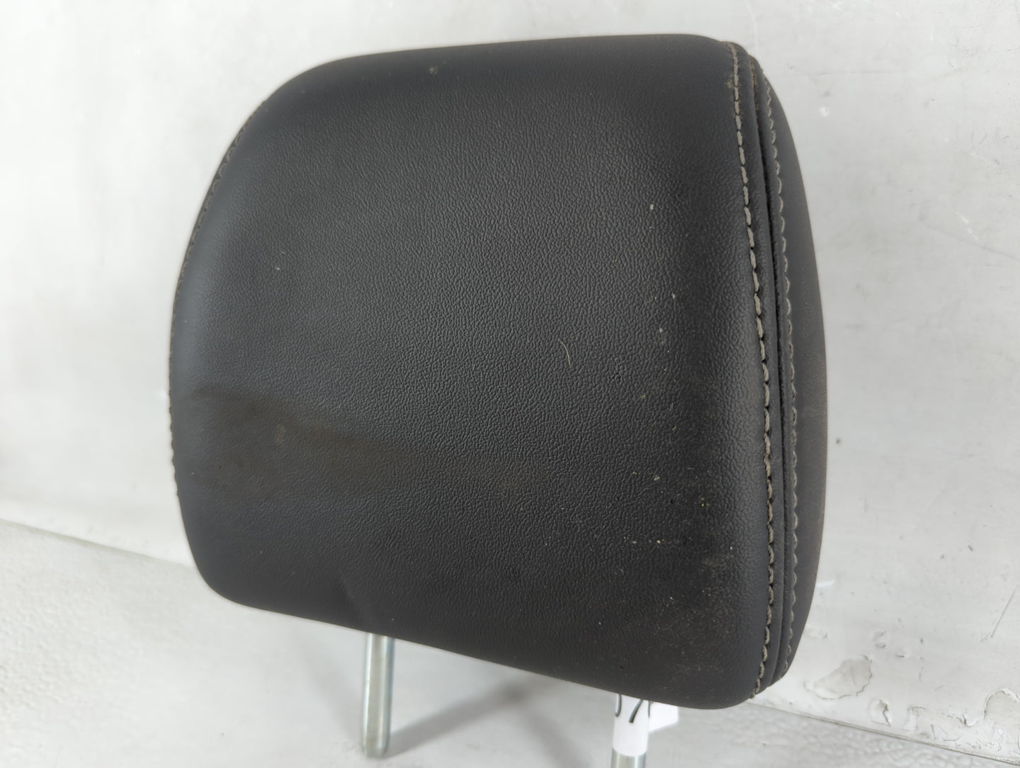 2013-2016 Ford Taurus Headrest Head Rest Rear Seat Fits Fits 2013 2014 2015 2016 OEM Used Auto Parts - Oemusedautoparts1.com