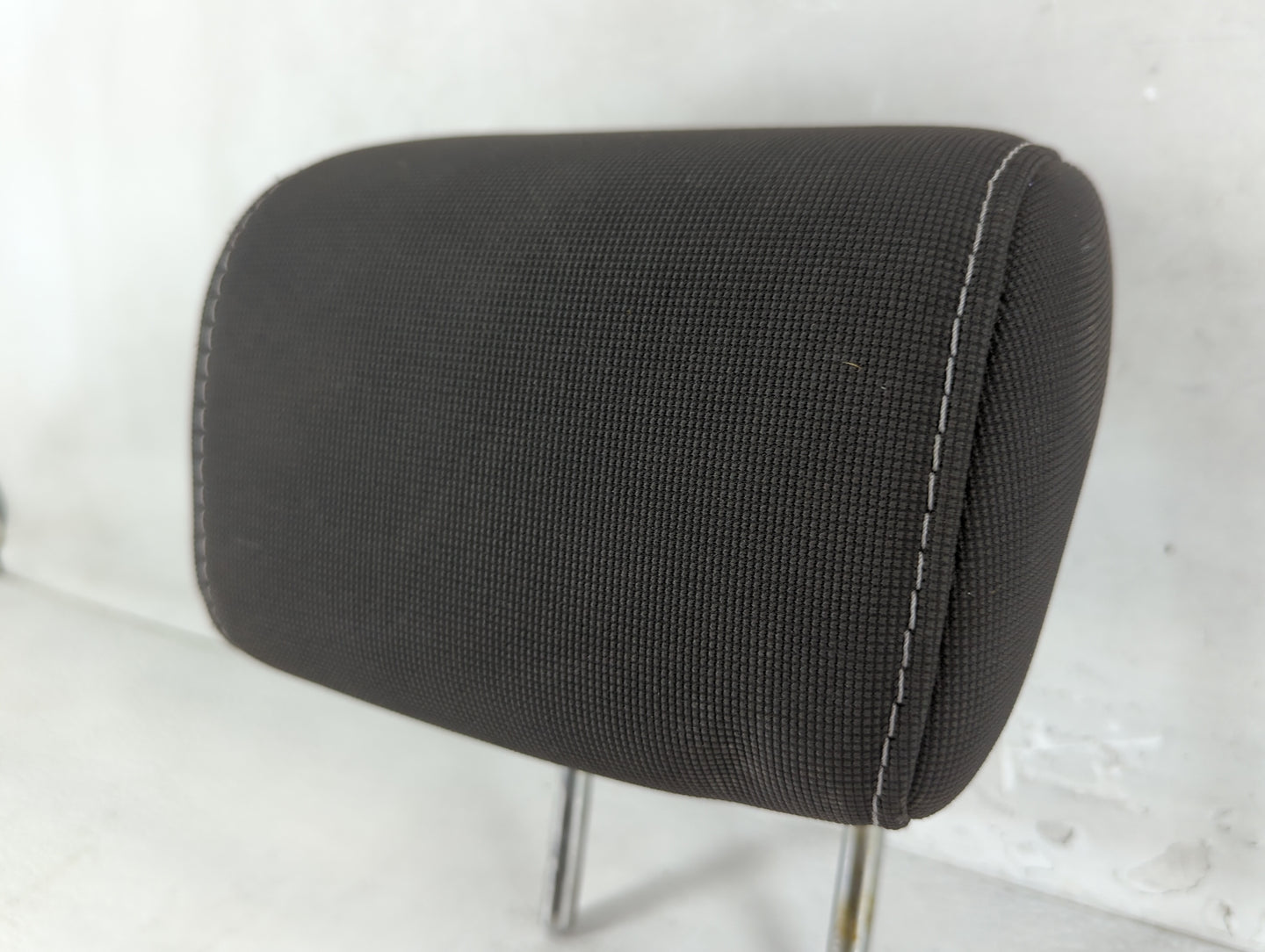 2013-2014 Ford Focus Headrest Head Rest Rear Center Seat Fits Fits 2013 2014 OEM Used Auto Parts - Oemusedautoparts1.com