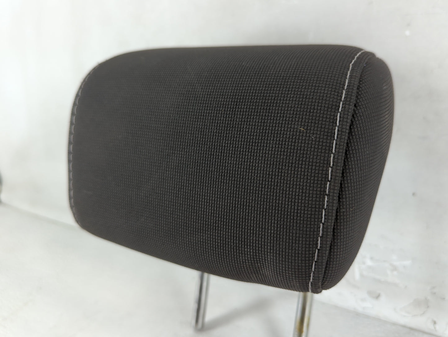 2013-2014 Ford Focus Headrest Head Rest Rear Center Seat Fits Fits 2013 2014 OEM Used Auto Parts - Oemusedautoparts1.com