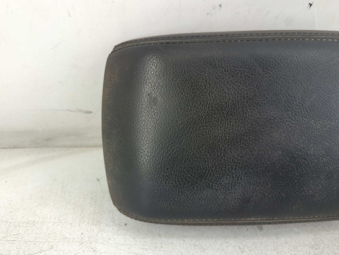 2013 Ford Focus Center Console Armrest Cover Lid P/N:1080843X-14-CB 1024885 Fits OEM Used Auto Parts - Oemusedautoparts1.com
