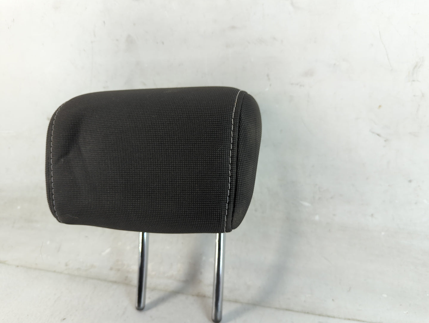 2013-2014 Ford Focus Headrest Head Rest Rear Center Seat Fits Fits 2013 2014 OEM Used Auto Parts - Oemusedautoparts1.com