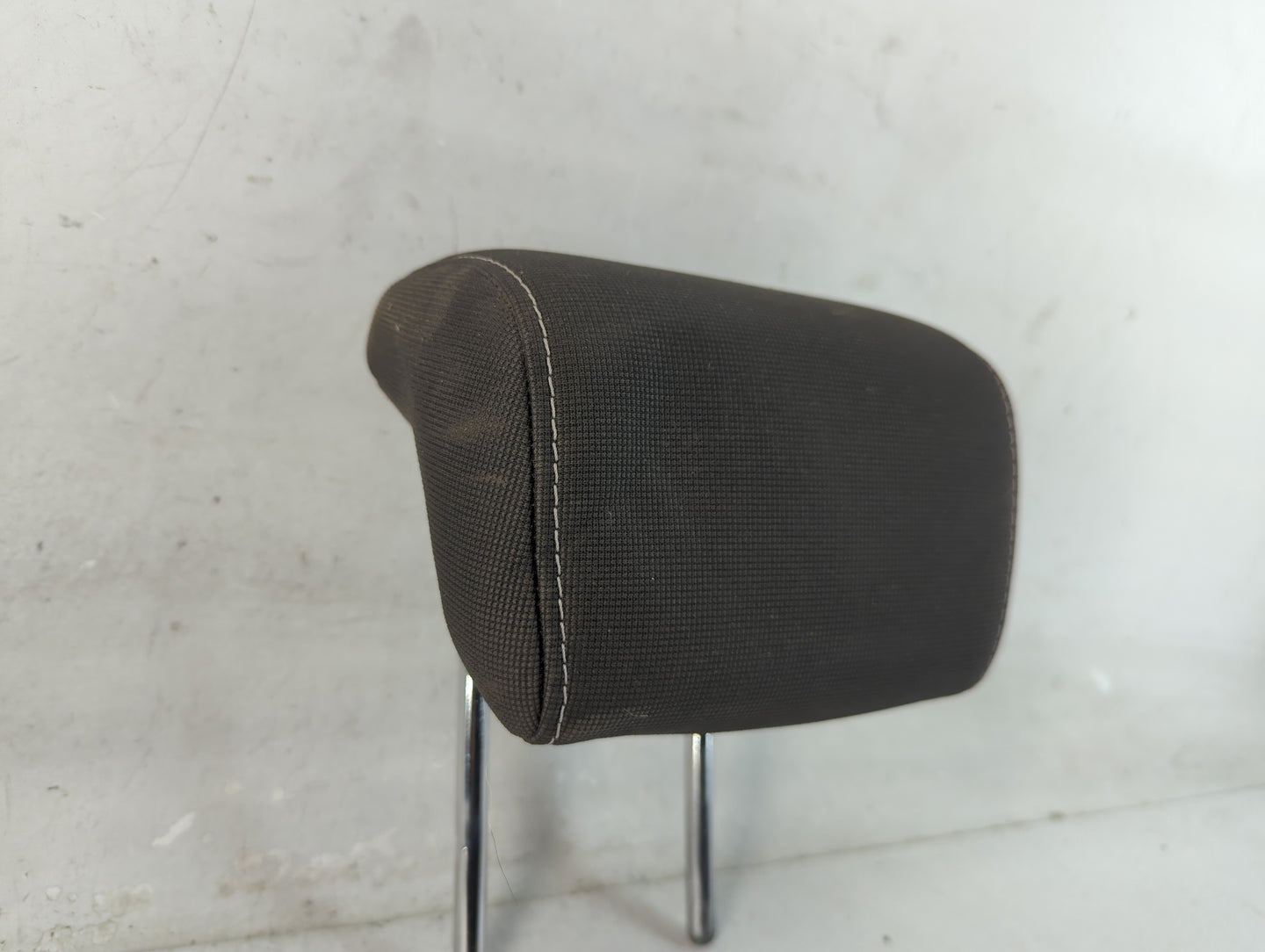 2013-2014 Ford Focus Headrest Head Rest Rear Center Seat Fits Fits 2013 2014 OEM Used Auto Parts - Oemusedautoparts1.com