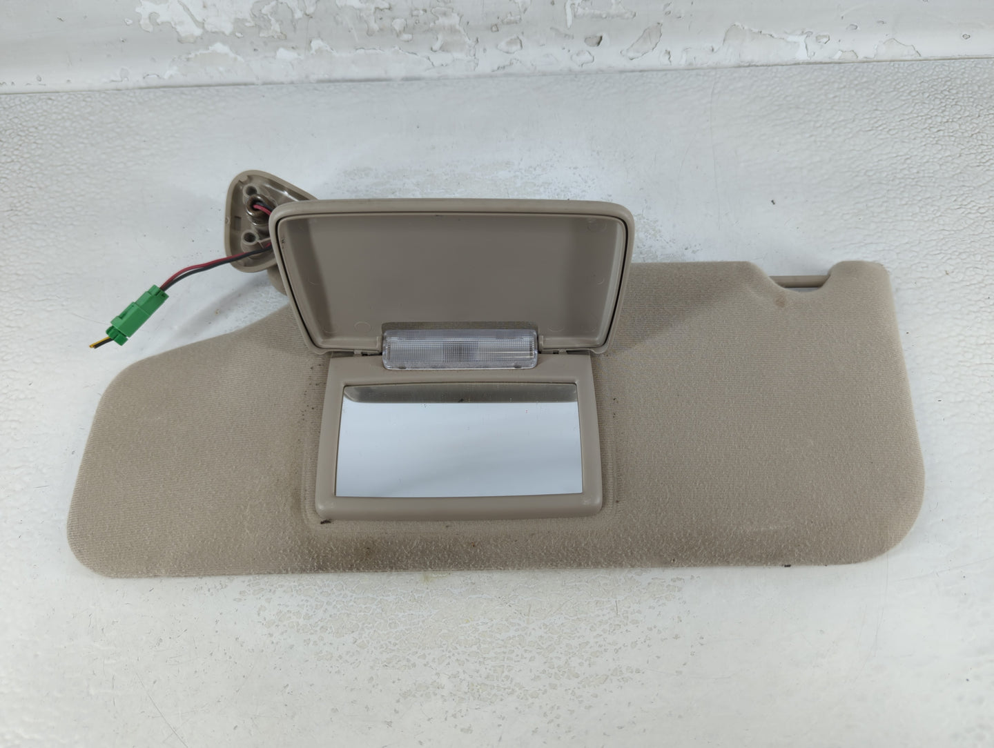 2008-2009 Ford Taurus Sun Visor Shade Replacement Driver Left Mirror Fits Fits 2008 2009 OEM Used Auto Parts - Oemusedautoparts1.com