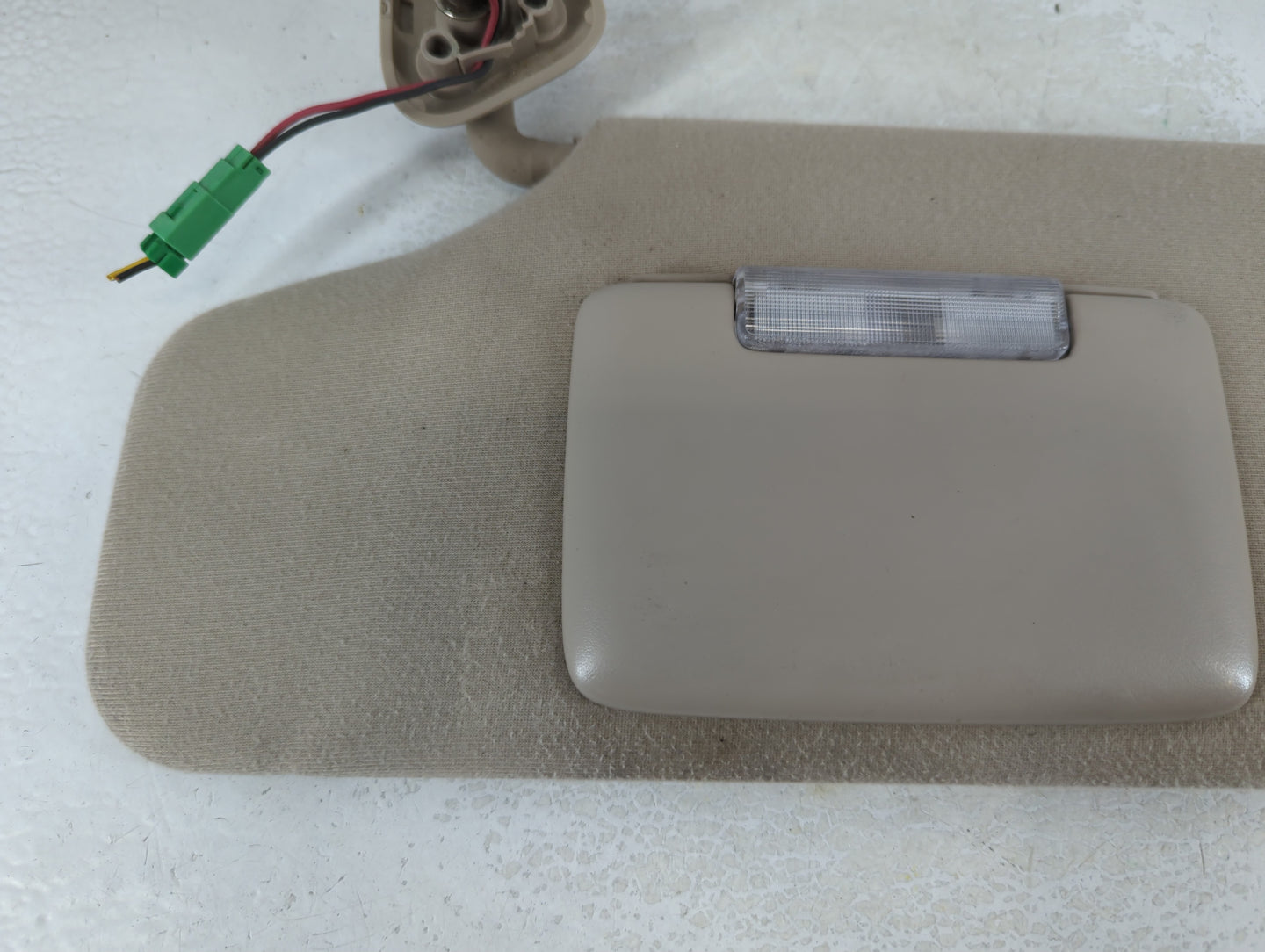 2008-2009 Ford Taurus Sun Visor Shade Replacement Driver Left Mirror Fits Fits 2008 2009 OEM Used Auto Parts - Oemusedautoparts1.com