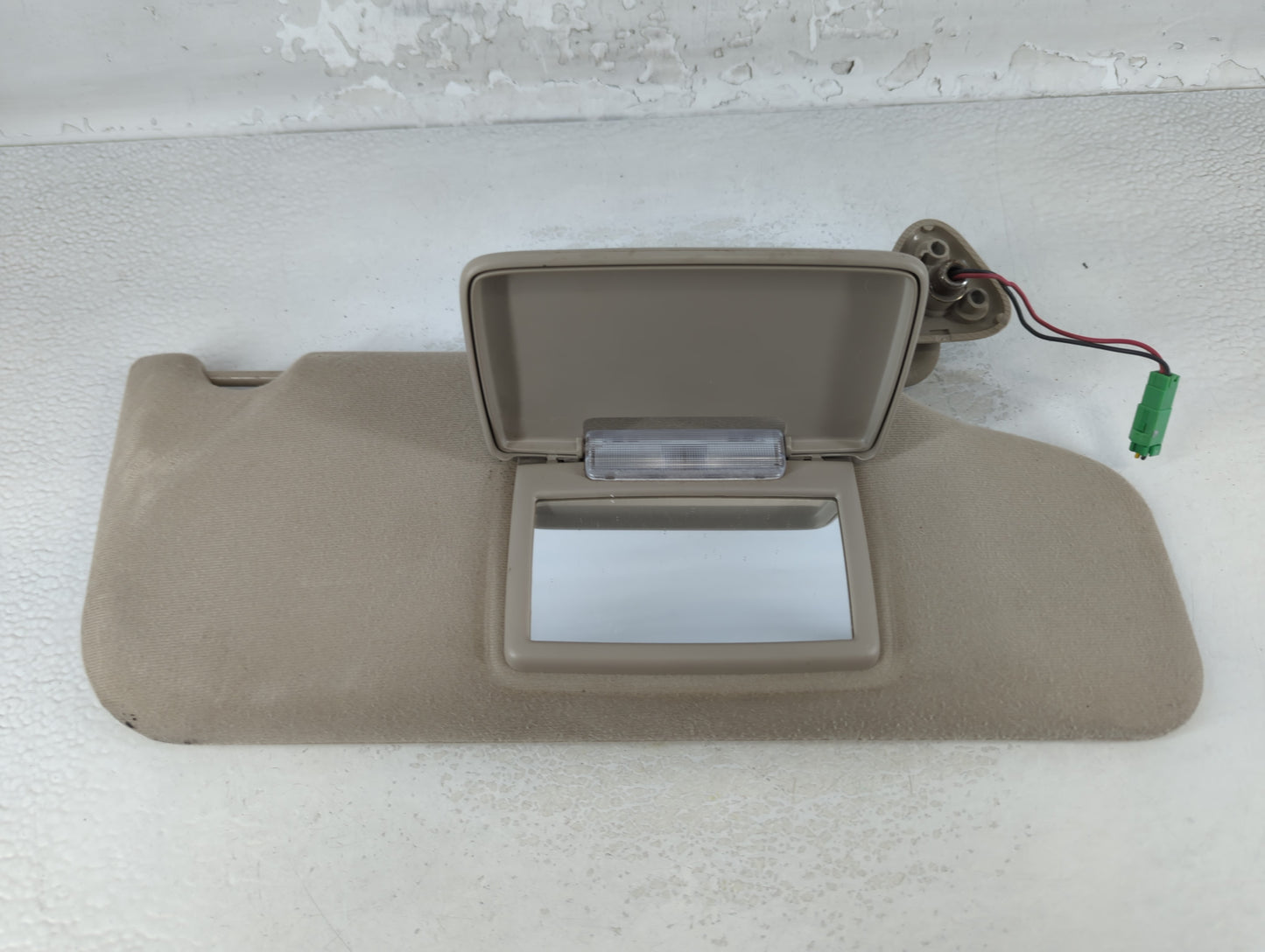 2008-2009 Ford Taurus Sun Visor Shade Replacement Passenger Right Mirror Fits Fits 2008 2009 OEM Used Auto Parts - Oemusedautoparts1.com