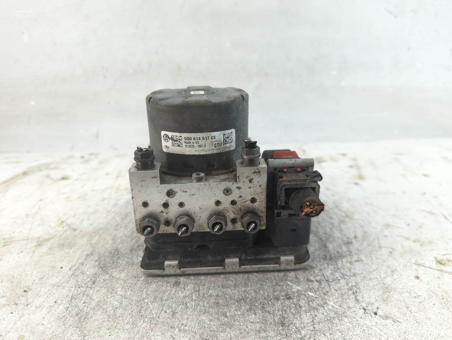 2018 Volkswagen Atlas ABS Pump Control Module Replacement P/N:5Q0 614 517 CE Fits OEM Used Auto Parts - Oemusedautoparts1.com