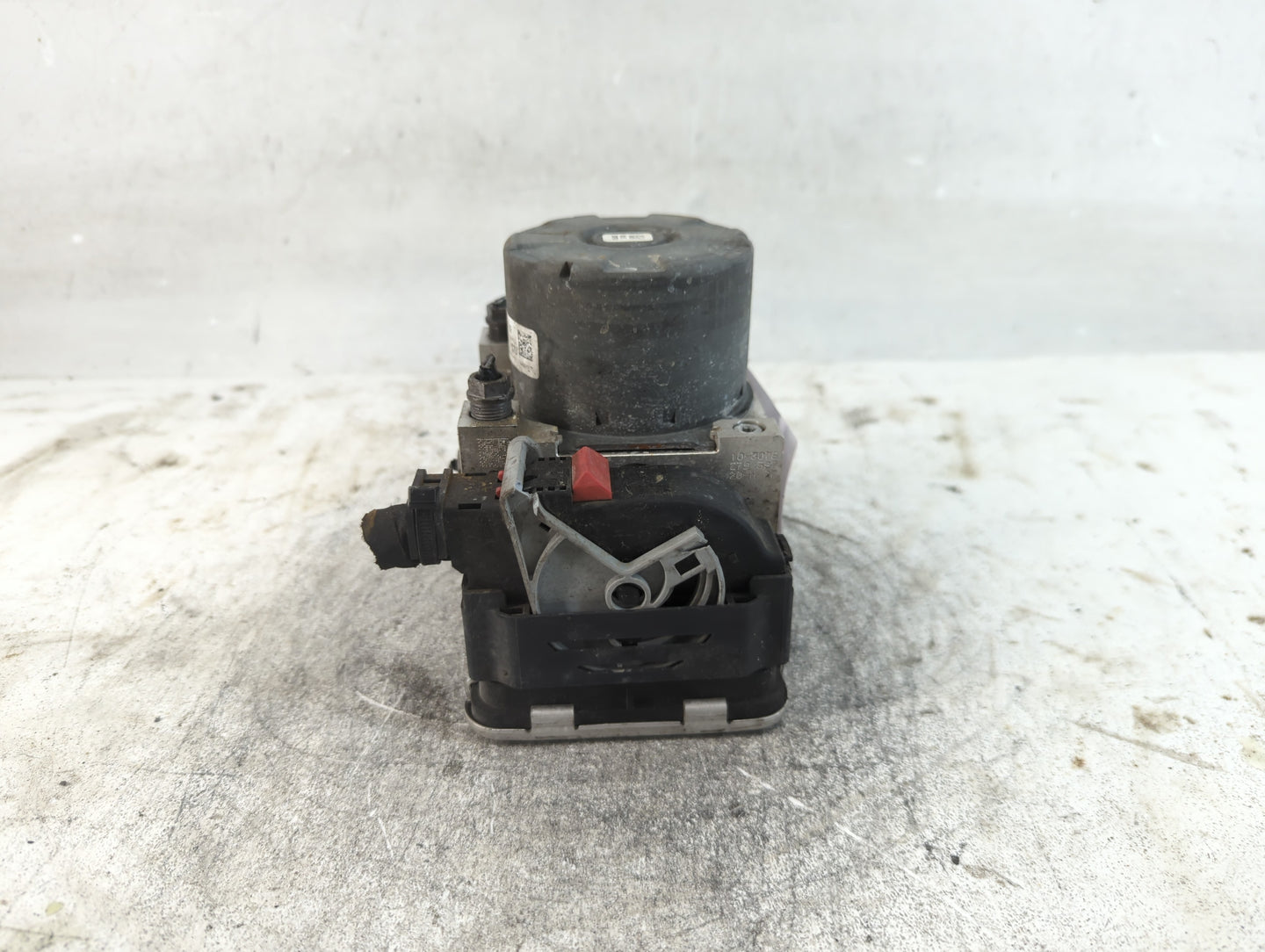 2018 Volkswagen Atlas ABS Pump Control Module Replacement P/N:5Q0 614 517 CE Fits OEM Used Auto Parts - Oemusedautoparts1.com