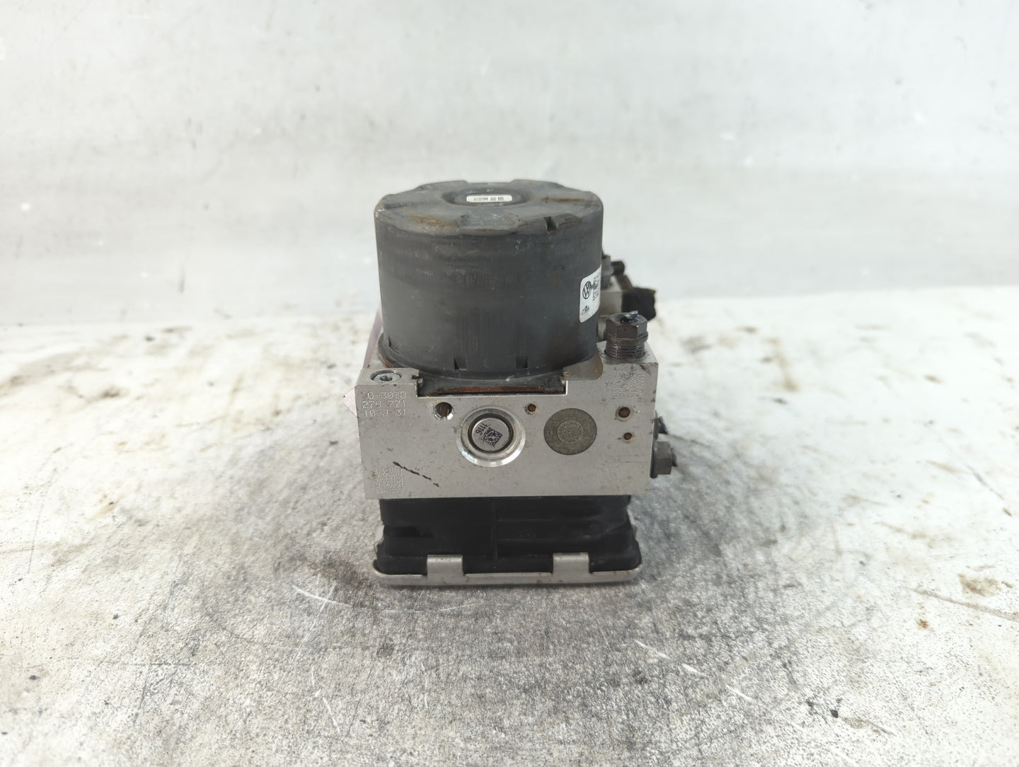 2018 Volkswagen Atlas ABS Pump Control Module Replacement P/N:5Q0 614 517 CE Fits OEM Used Auto Parts - Oemusedautoparts1.com