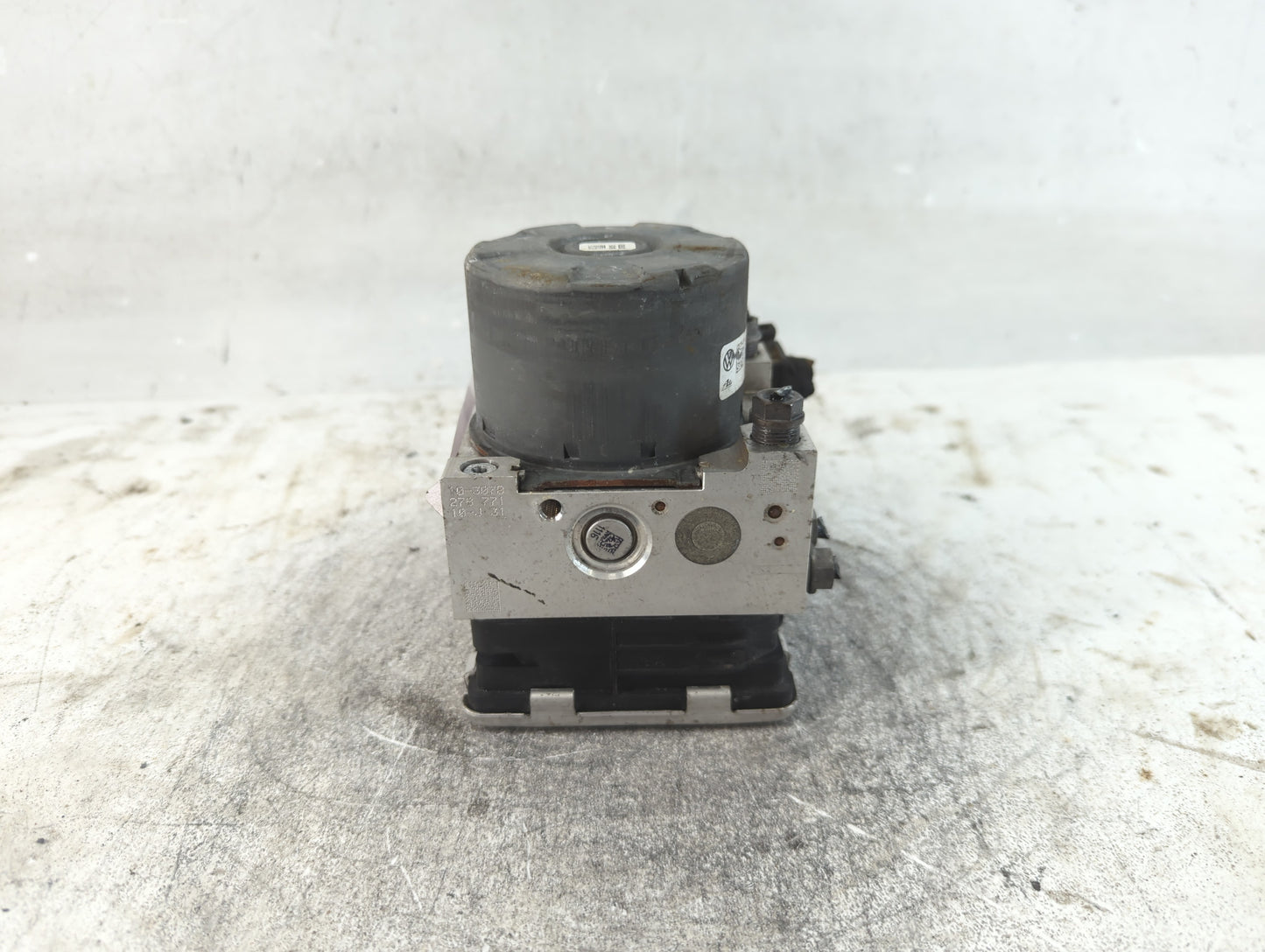 2018 Volkswagen Atlas ABS Pump Control Module Replacement P/N:5Q0 614 517 CE Fits OEM Used Auto Parts - Oemusedautoparts1.com