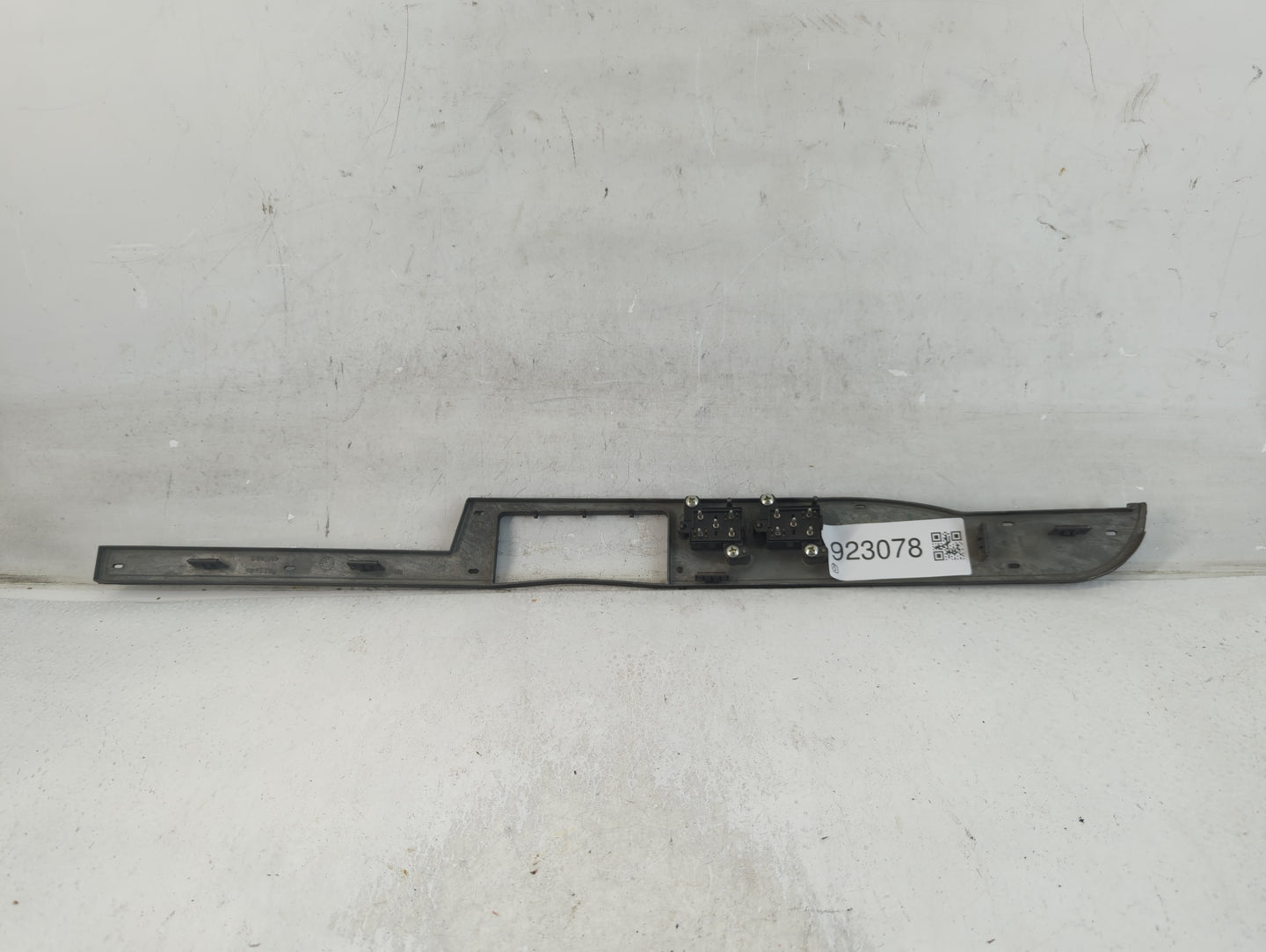 1993 Chrysler Imperial Master Power Window Switch Replacement Driver Side Left P/N:4611652 Fits OEM Used Auto Parts - Oemusedautoparts1.com