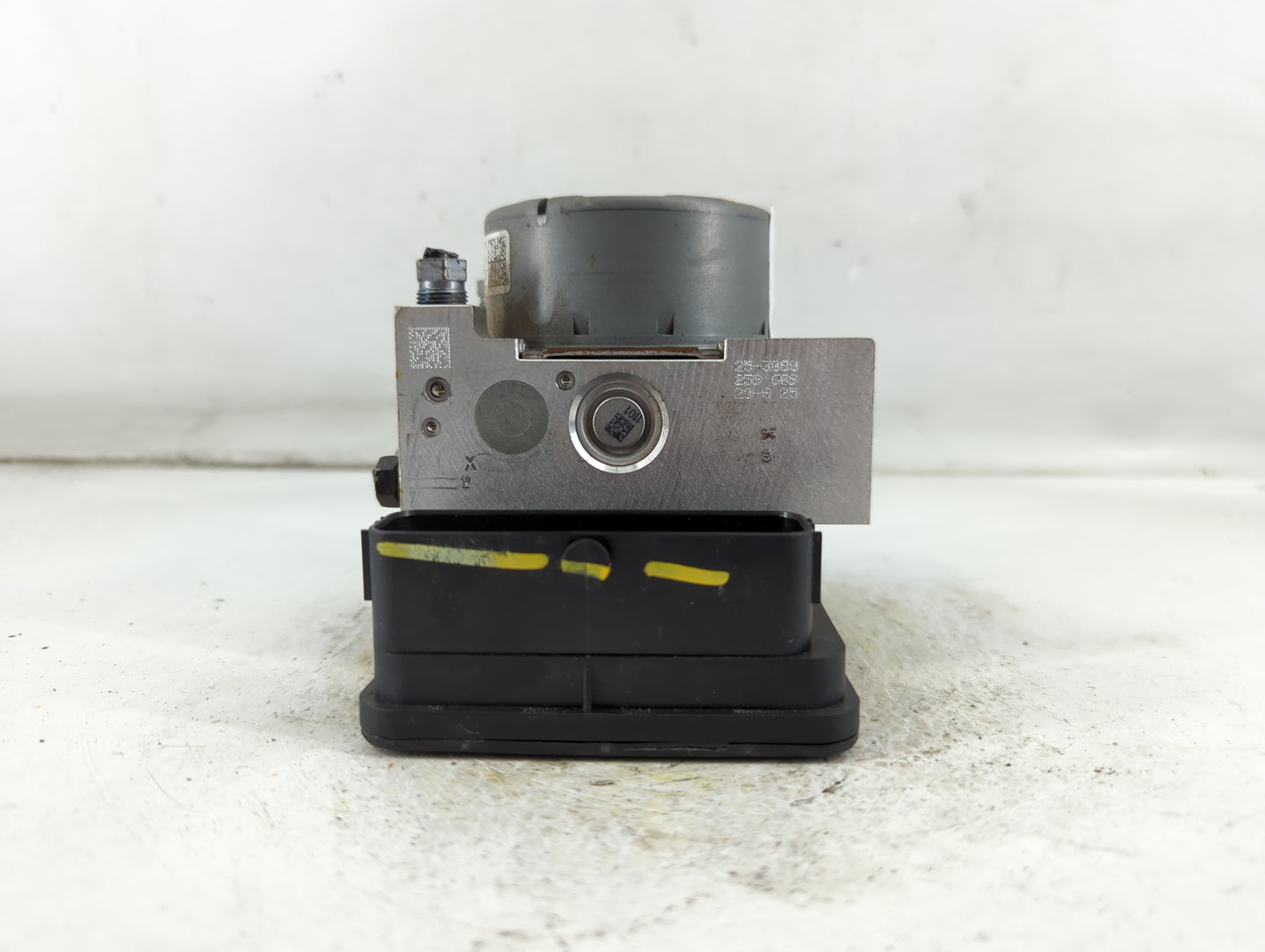 2018 Jeep Compass ABS Pump Control Module Replacement P/N:00534437320 P04726567AH Fits OEM Used Auto Parts - Oemusedautoparts1.com