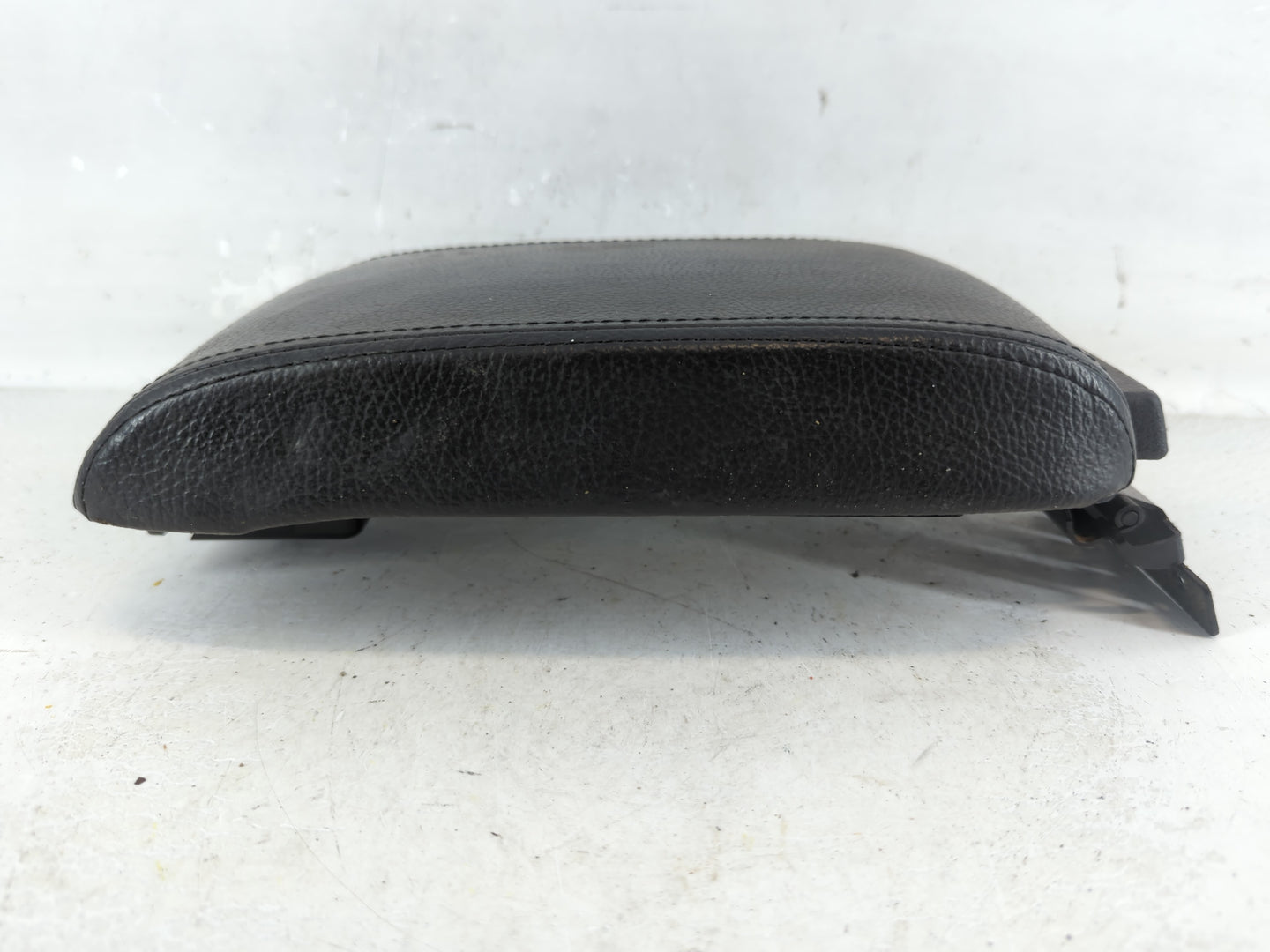 2007 Lincoln Mkz Center Console Armrest Cover Lid Fits OEM Used Auto Parts - Oemusedautoparts1.com