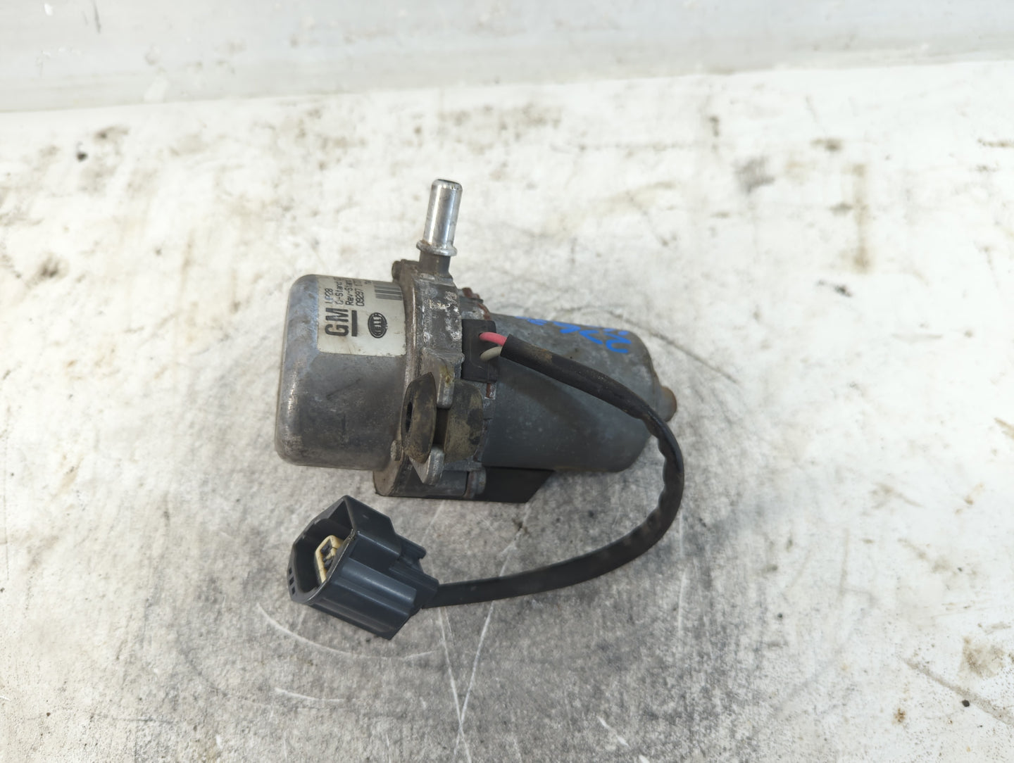 2010-2015 Chevrolet Camaro Central Vaccum Lock Pump 93394-00|20804130 - Oemusedautoparts1.com