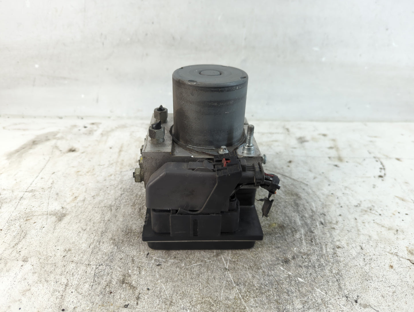 2011 Chevrolet Traverse ABS Pump Control Module Replacement Fits OEM Used Auto Parts - Oemusedautoparts1.com