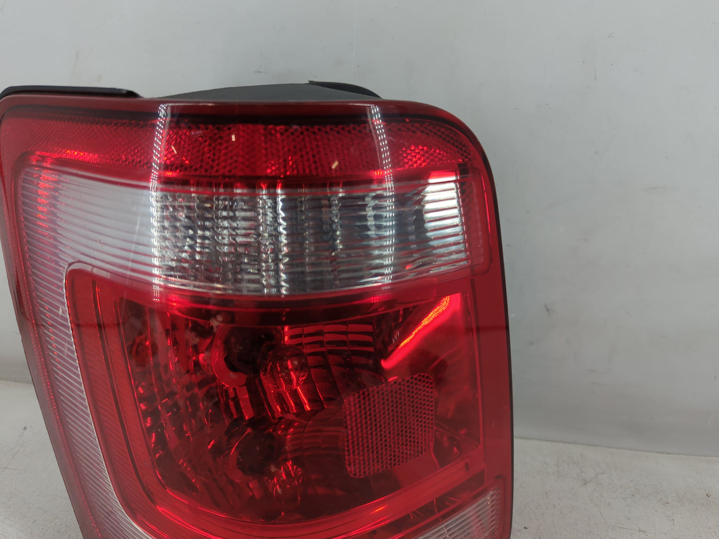 2008-2012 Ford Escape Tail Light Assembly Driver Left OEM P/N:9L84-13B505-A Fits Fits 2008 2009 2010 2011 2012 OEM Used Auto Parts - Oemusedautoparts1.com