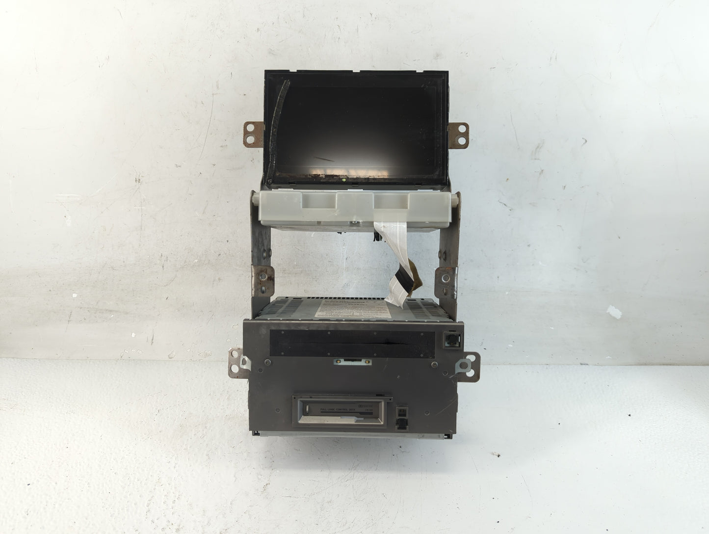 2005 Nissan Maxima Radio AM FM Cd Player Receiver Replacement P/N:28188 ZA30A Fits OEM Used Auto Parts - Oemusedautoparts1.com