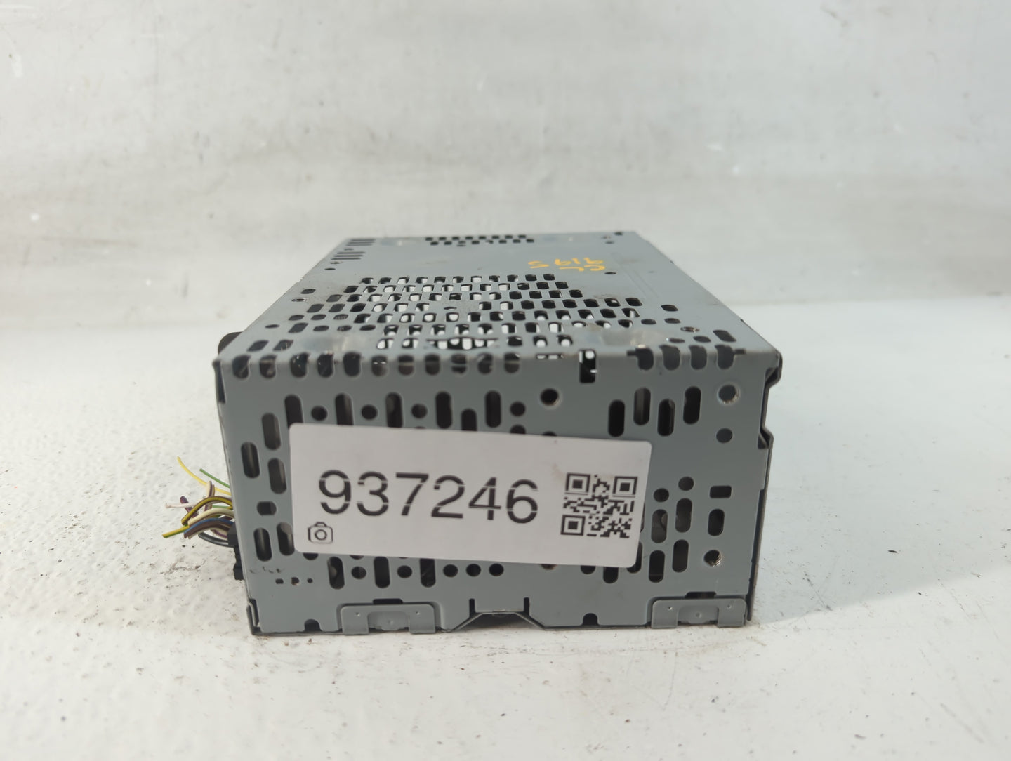 2023 Ford Mustang Radio AM FM Cd Player Receiver Replacement P/N:LR3T-18D832-DG Fits OEM Used Auto Parts - Oemusedautoparts1.com