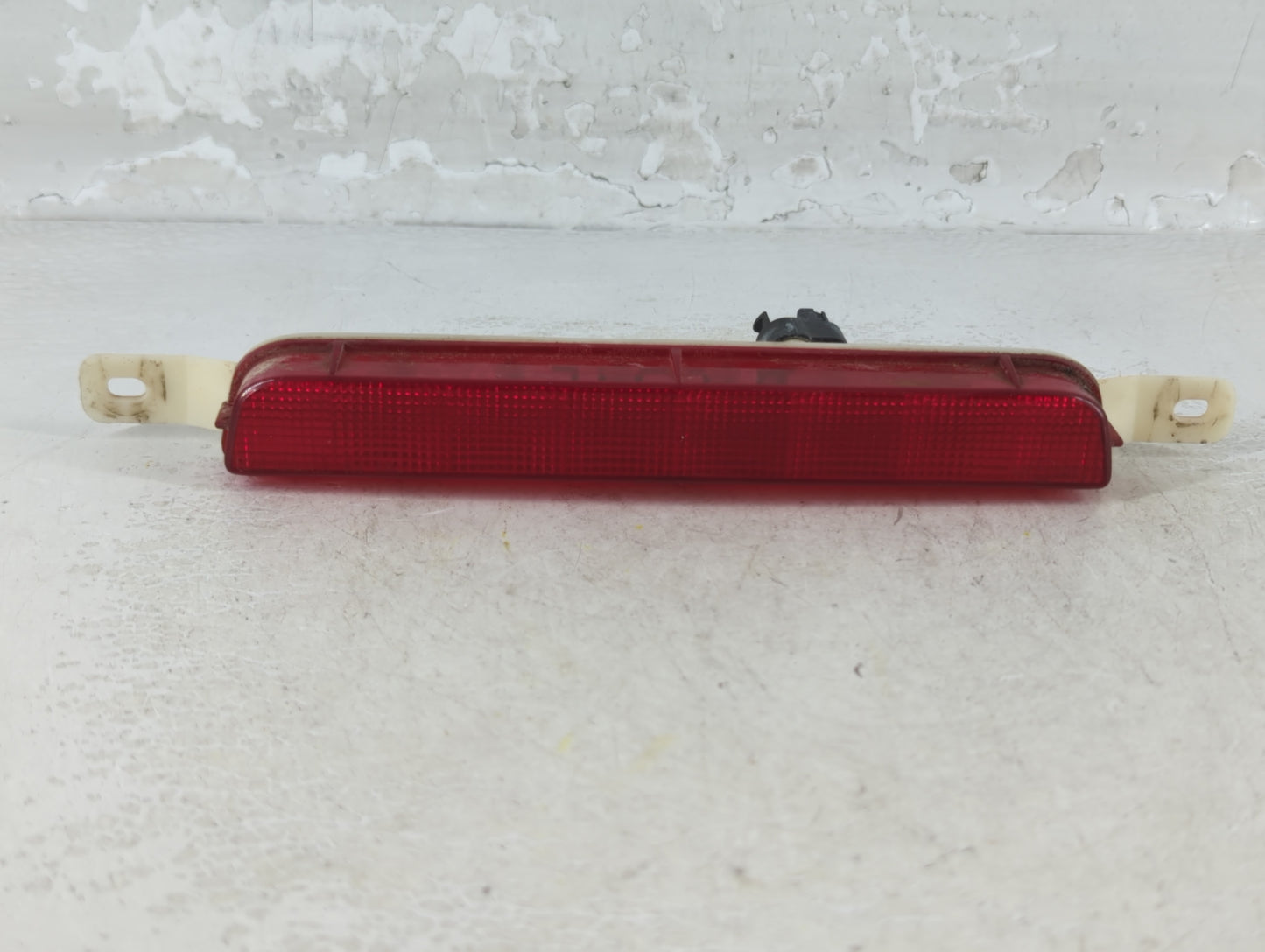 2008 Chrysler Town & Country Third Brake Light Tail Light Fits OEM Used Auto Parts - Oemusedautoparts1.com