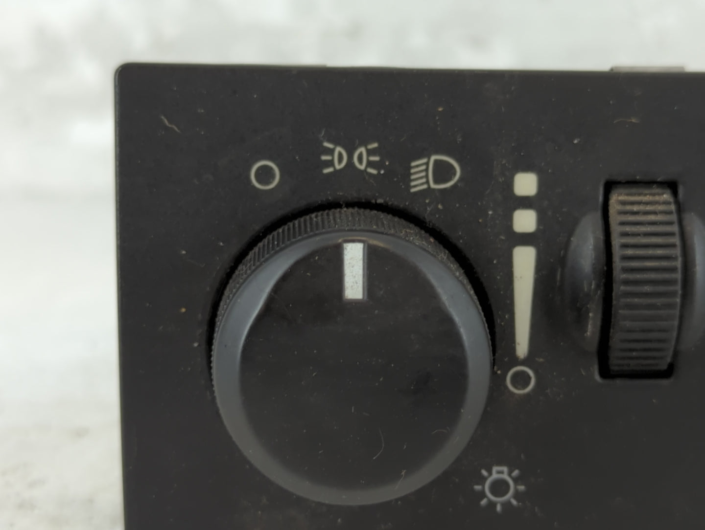 2008 Chrysler Town & Country Headlight Head Light Switch Lamp Control - Oemusedautoparts1.com