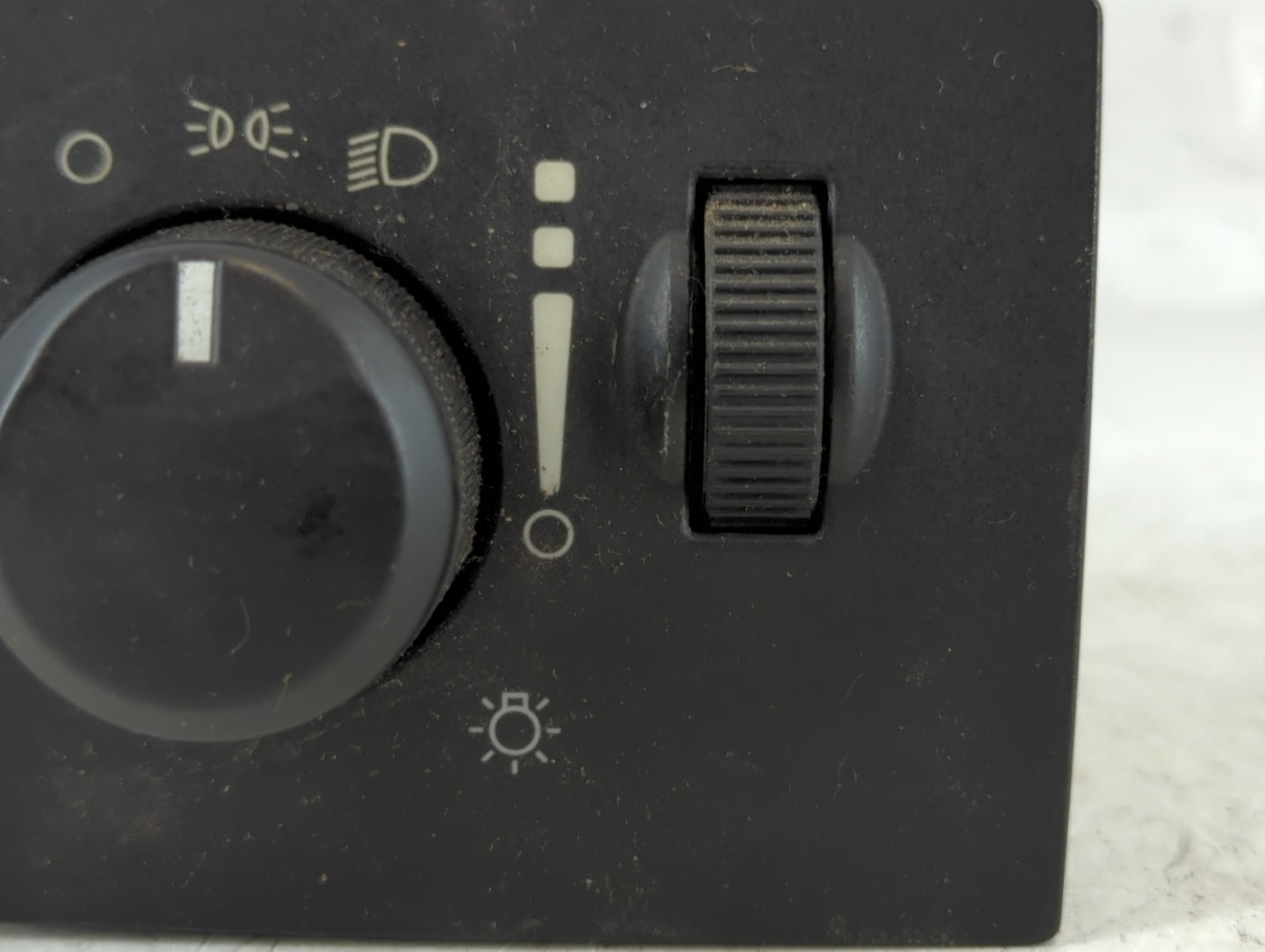 2008 Chrysler Town & Country Headlight Head Light Switch Lamp Control - Oemusedautoparts1.com