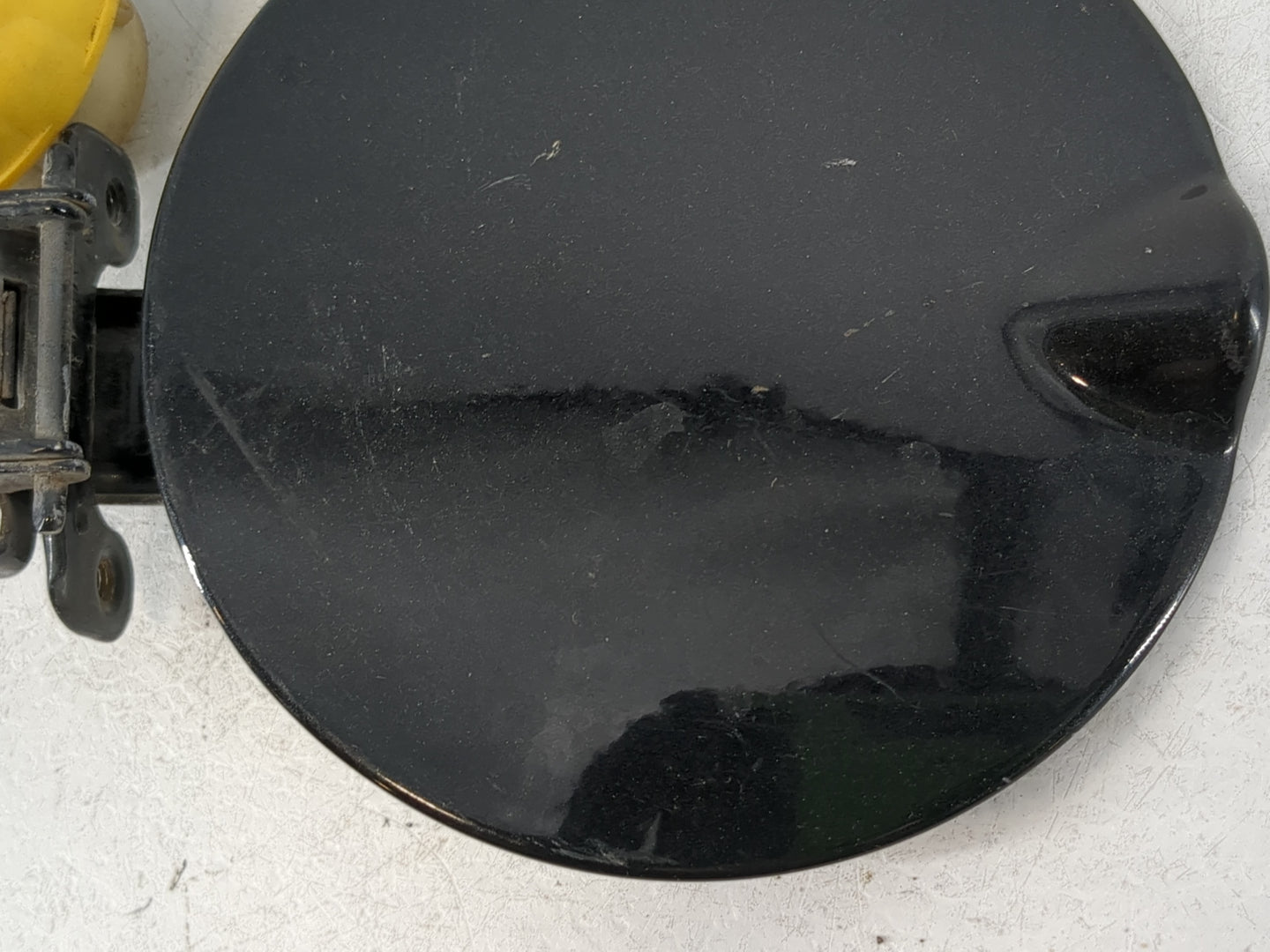 2014 Chrysler Town & Country Fuel Tank Door Lid Gas Tank Black - Oemusedautoparts1.com