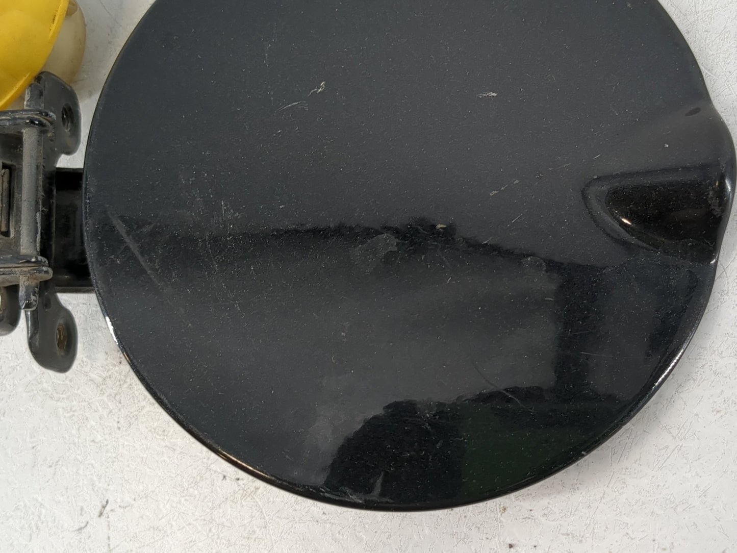 2014 Chrysler Town & Country Fuel Tank Door Lid Gas Tank Black - Oemusedautoparts1.com