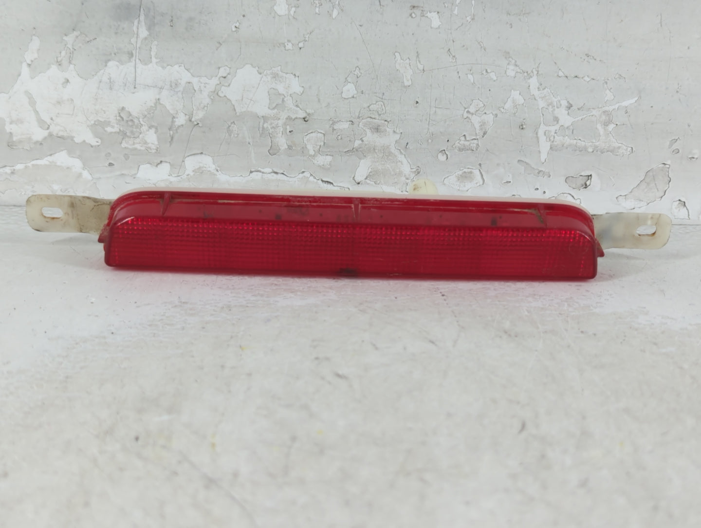 2008 Chrysler Town & Country Third Brake Light Tail Light Fits OEM Used Auto Parts - Oemusedautoparts1.com
