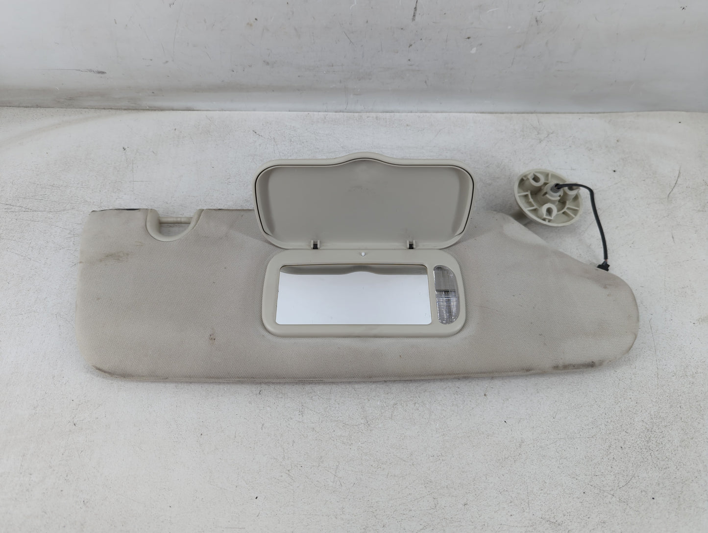 2008-2010 Chrysler Town & Country Sun Visor Shade Replacement Passenger Right Mirror Fits Fits 2008 2009 2010 OEM Used Auto Parts - Oemusedautoparts1.com