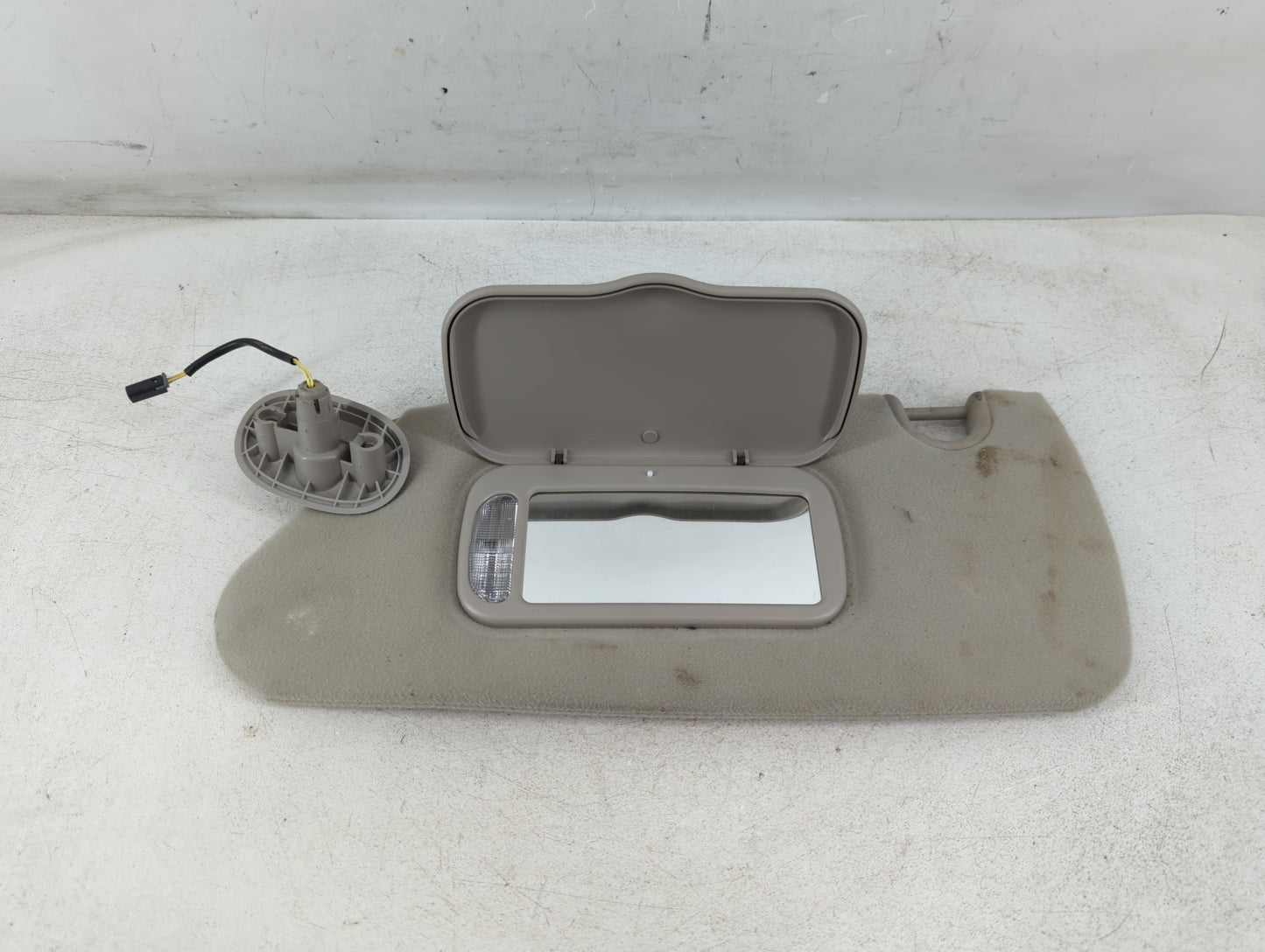 2006-2009 Dodge Durango Sun Visor Shade Replacement Passenger Right Mirror Fits Fits 2006 2007 2008 2009 OEM Used Auto Parts