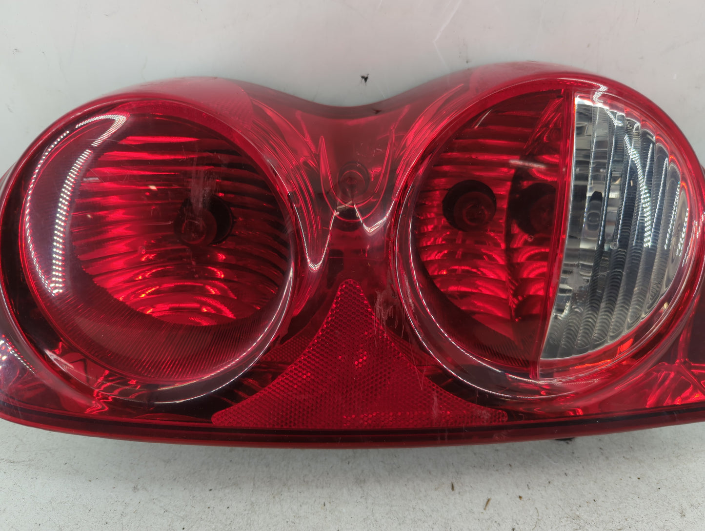 2004-2009 Dodge Durango Tail Light Assembly Passenger Right OEM Fits Fits 2004 2005 2006 2007 2008 2009 OEM Used Auto Parts