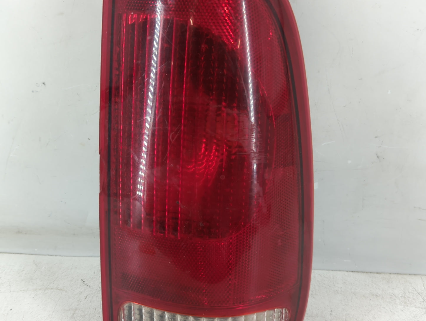 2005 Ford F-250 Super Duty Tail Light Assembly Passenger Right OEM Fits OEM Used Auto Parts - Oemusedautoparts1.com