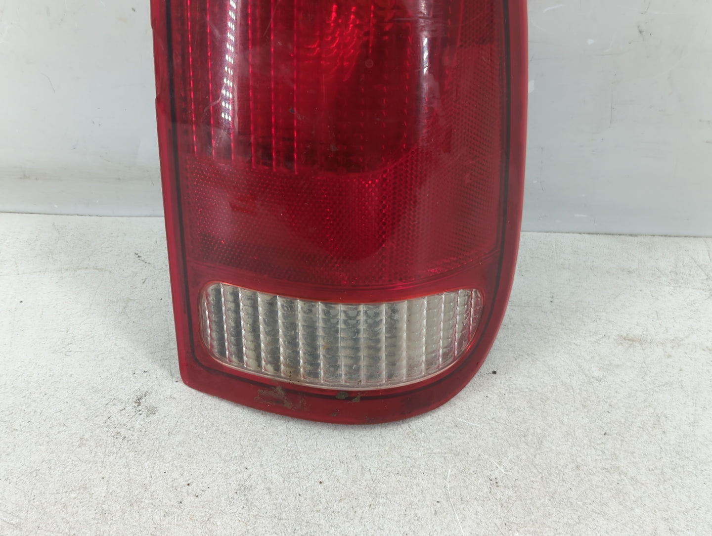 2005 Ford F-250 Super Duty Tail Light Assembly Passenger Right OEM Fits OEM Used Auto Parts - Oemusedautoparts1.com