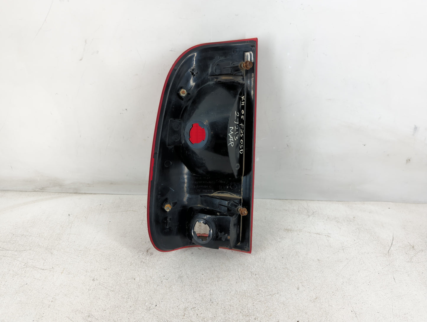 2005 Ford F-250 Super Duty Tail Light Assembly Passenger Right OEM Fits OEM Used Auto Parts - Oemusedautoparts1.com