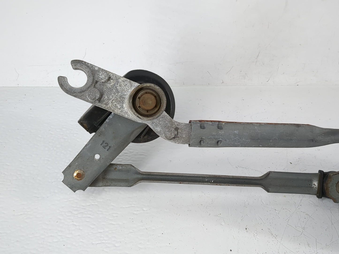 2011-2014 Hyundai Sonata Front Windshield Wiper Motor Fits Fits 2011 2012 2013 2014 2015 OEM Used Auto Parts - Oemusedautoparts1.com