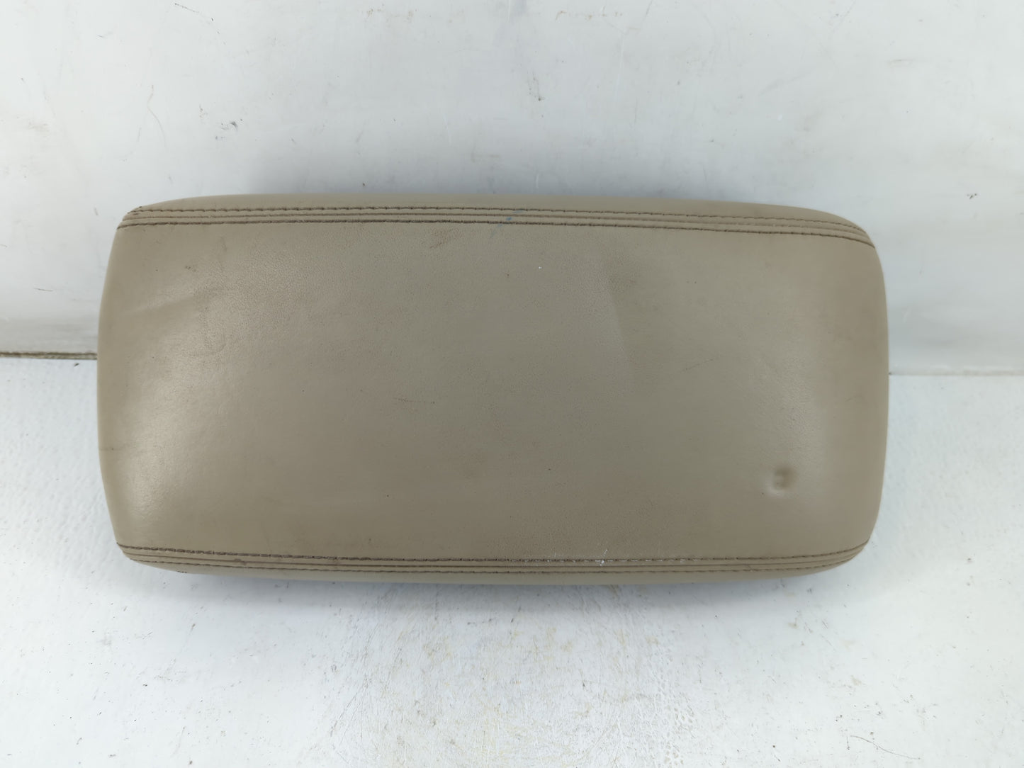 2014-2017 Jeep Grand Cherokee Center Console Armrest Cover Lid P/N:X85006501BA Fits Fits 2014 2015 2016 2017 OEM Used Auto Parts - Oemusedautoparts1.com