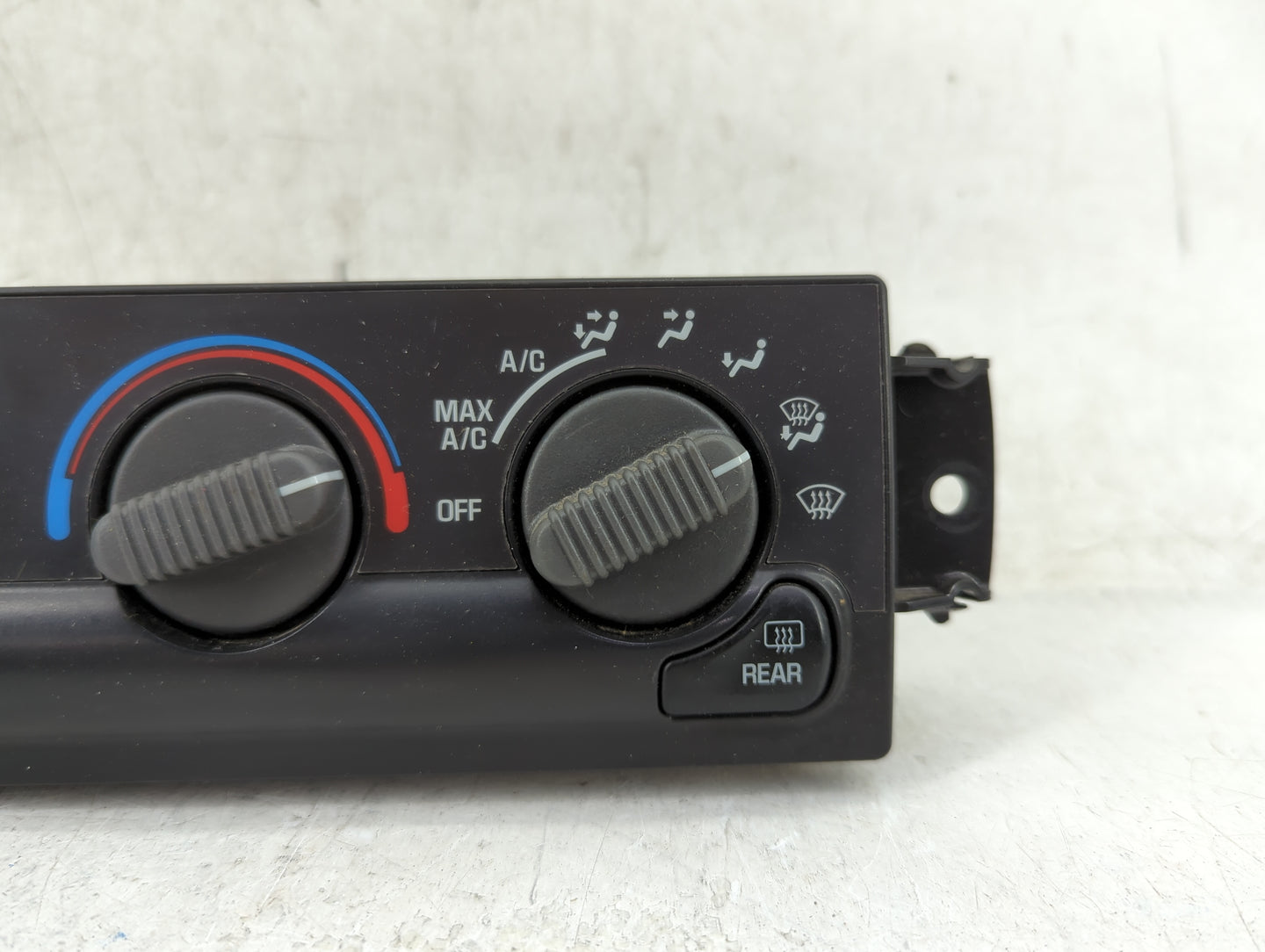 2005 Chevrolet Blazer S10/jimmy S15 Climate Control Module Temperature AC/Heater Replacement Fits OEM Used Auto Parts - Oemu