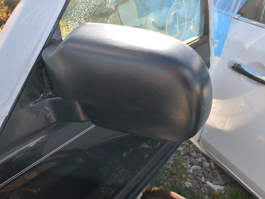 2002 Chevrolet Blazer S10/jimmy S15 Side Mirror Replacement Driver Left View Door Mirror Fits OEM Used Auto Parts - Oemuseda