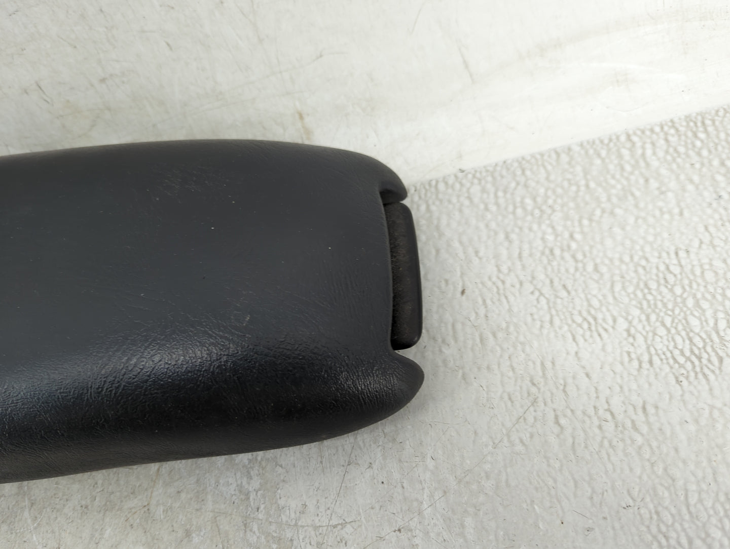 0 Chevrolet Blazer S10/jimmy S15 Center Console Armrest Cover Lid Fits Fits 200 2001 2002 OEM Used Auto Parts - Oemusedautop