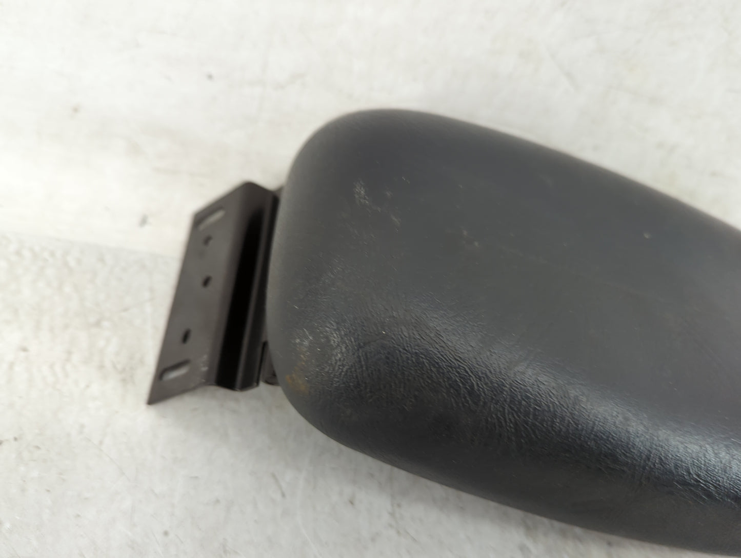 0 Chevrolet Blazer S10/jimmy S15 Center Console Armrest Cover Lid Fits Fits 200 2001 2002 OEM Used Auto Parts - Oemusedautop