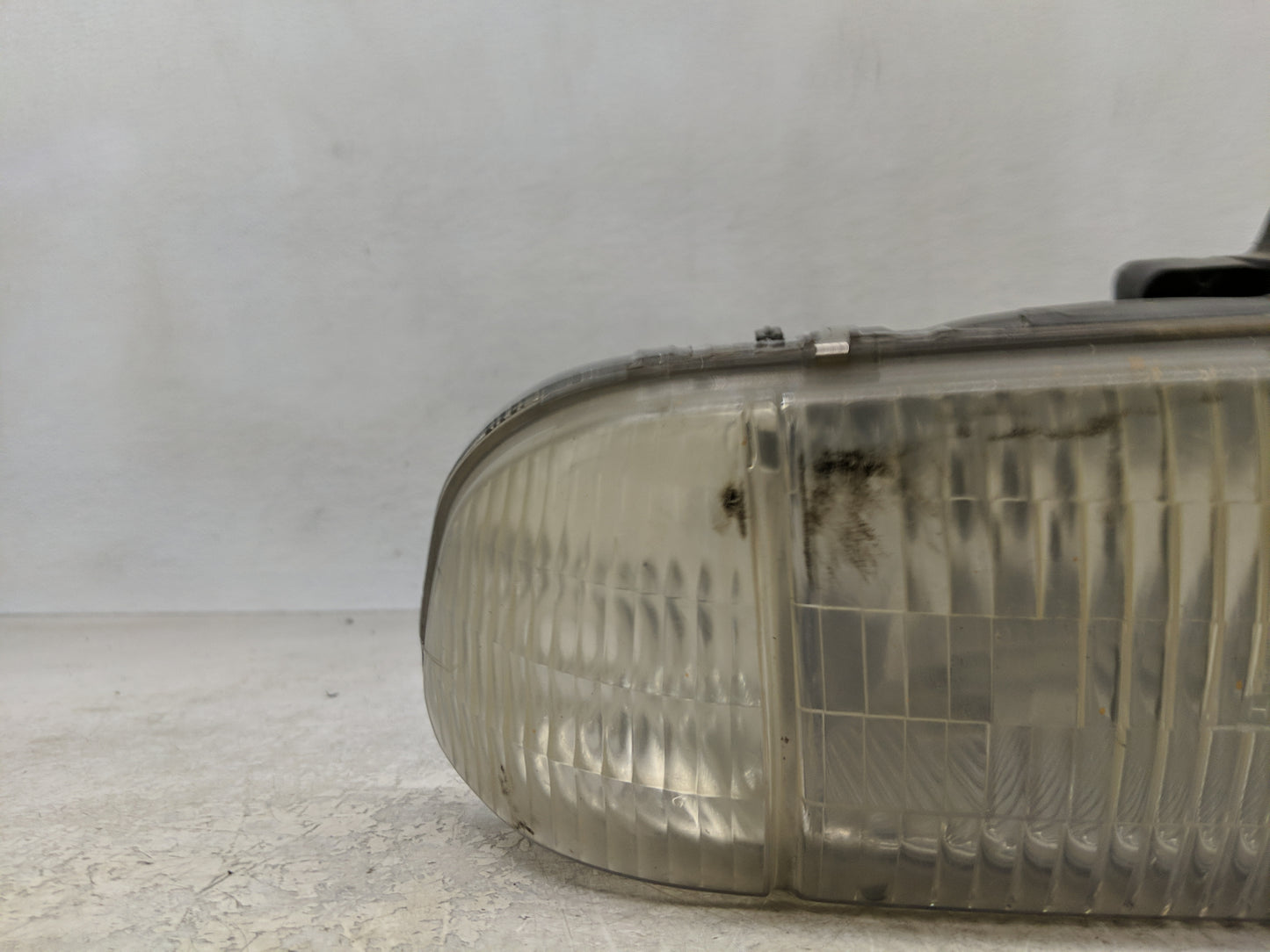 Chevrolet Blazer S10/jimmy S15 Driver Left Oem Head Light Headlight Lamp - Oemusedautoparts1.com