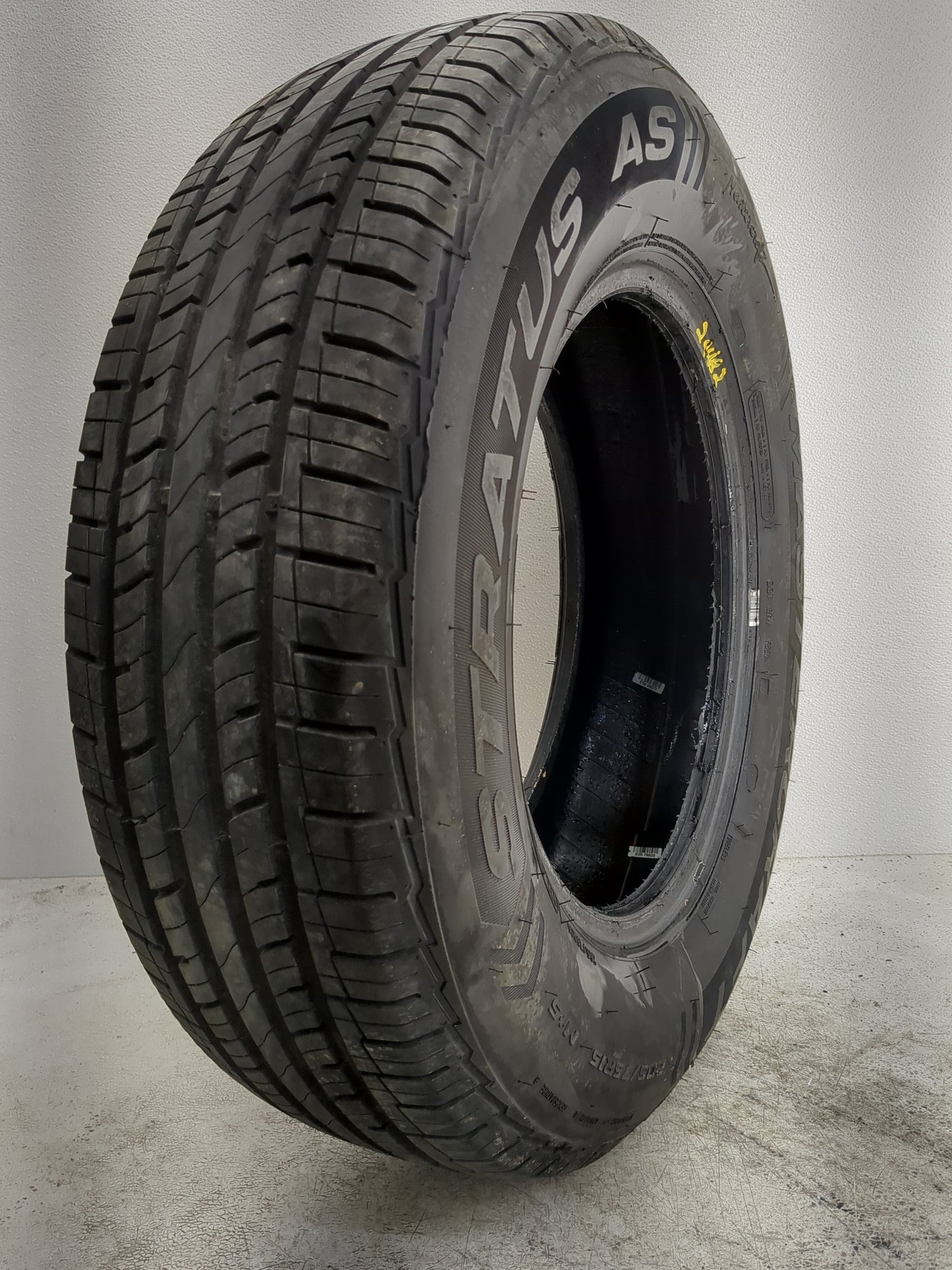 Used Tire 205/75R15 MASTERCRAFT STRATUS AS 97T - Tread Depth 9/32 - Oemusedautoparts1.com