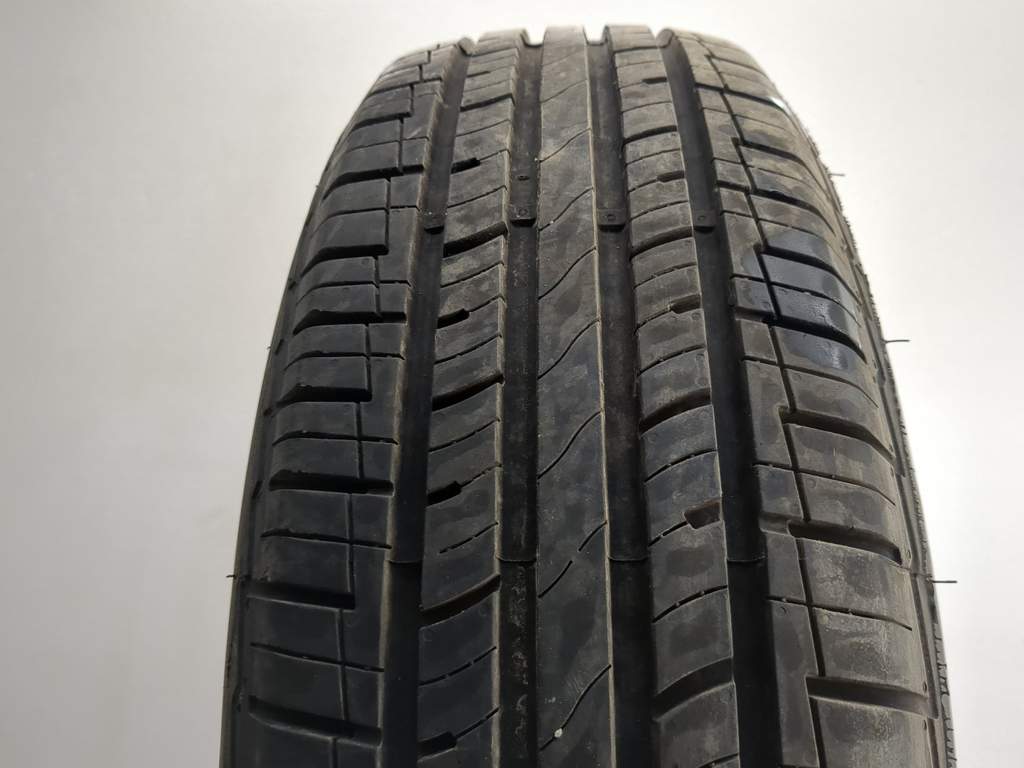 Used Tire 205/75R15 MASTERCRAFT STRATUS AS 97T - Tread Depth 9/32 - Oemusedautoparts1.com