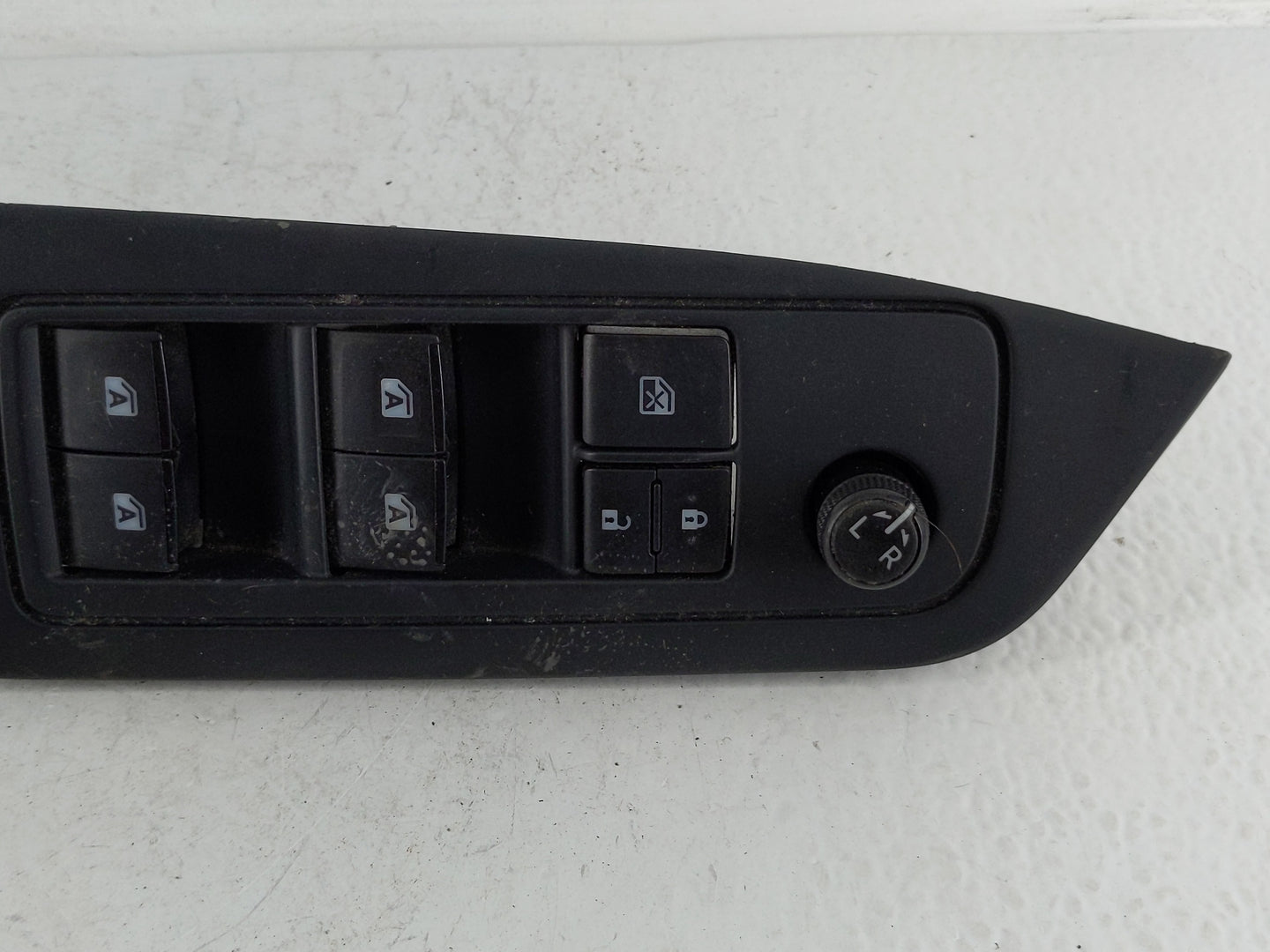 2019 Chrysler Chrysler R/t Master Power Window Switch Replacement Driver Side Left Fits OEM Used Auto Parts - Oemusedautopar