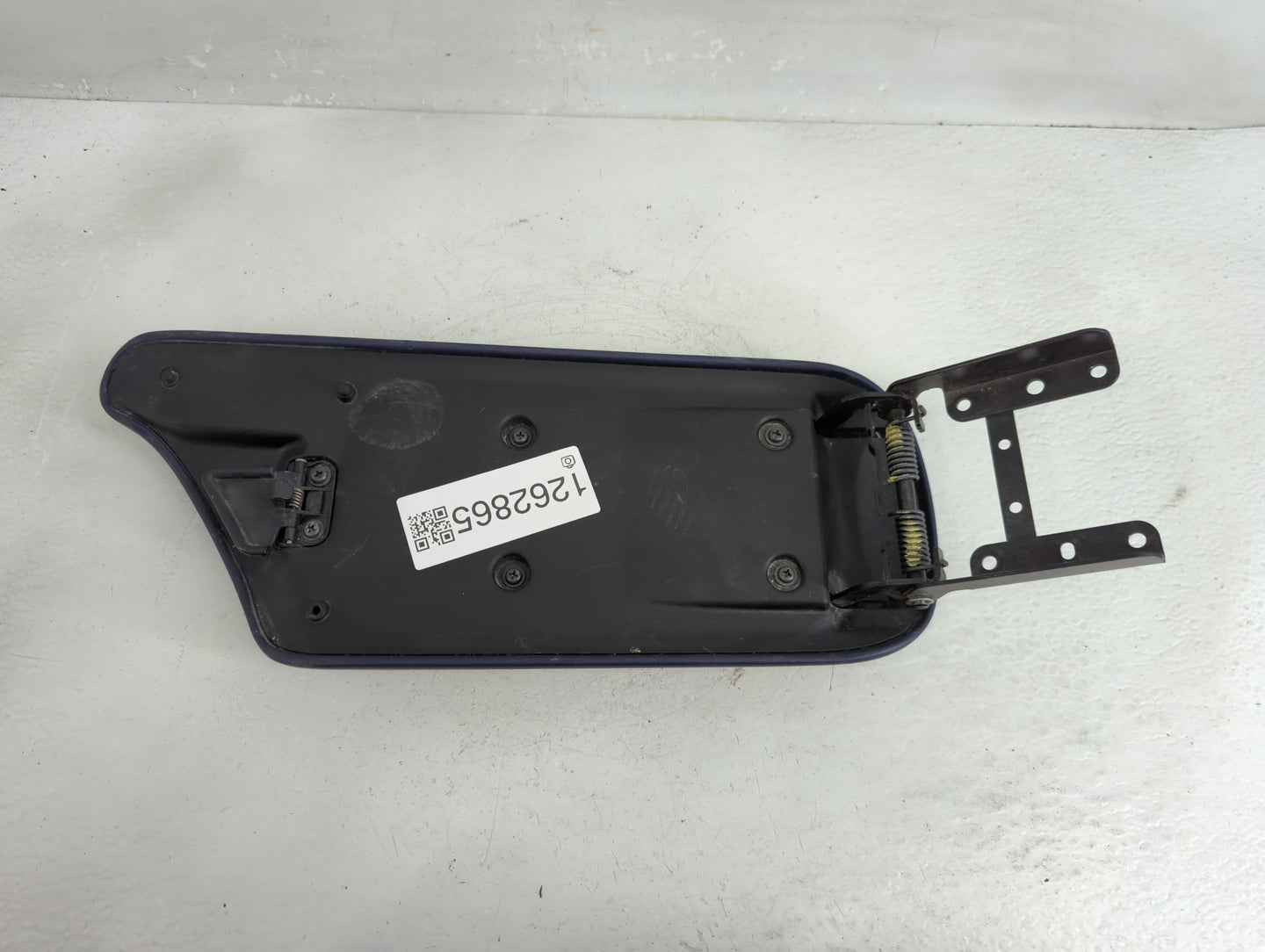 2020 Chrysler Chrysler R/t Center Console Armrest Cover Lid Fits OEM Used Auto Parts - Oemusedautoparts1.com