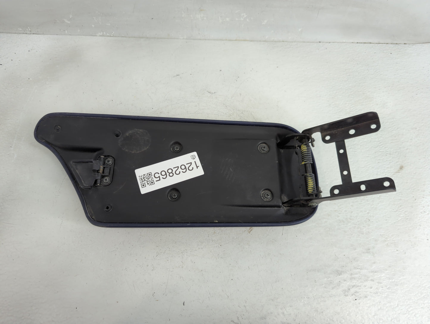 2020 Chrysler Chrysler R/t Center Console Armrest Cover Lid Fits OEM Used Auto Parts - Oemusedautoparts1.com