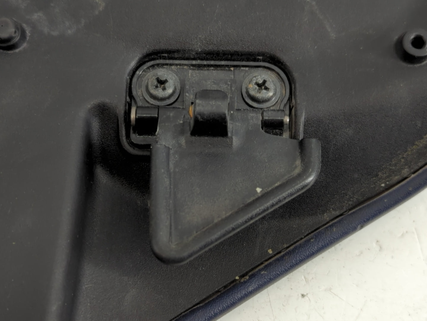2020 Chrysler Chrysler R/t Center Console Armrest Cover Lid Fits OEM Used Auto Parts - Oemusedautoparts1.com