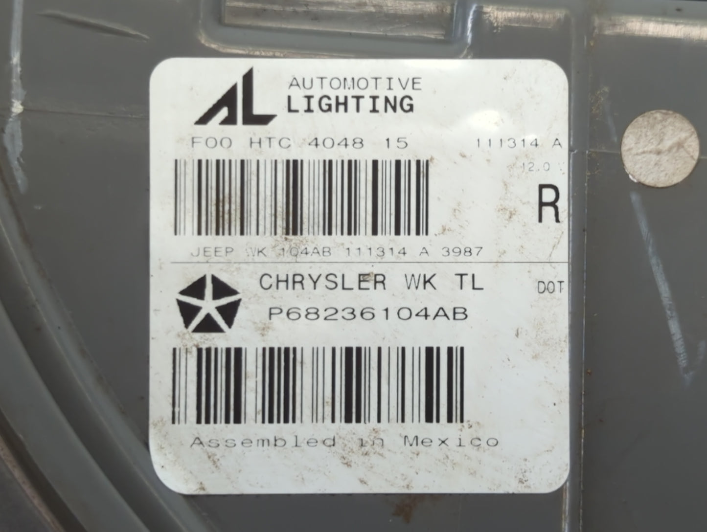 2015 Chrysler Chrysler R/t Tail Light Assembly Passenger Right OEM P/N:P68236104AB Fits OEM Used Auto Parts - Oemusedautopar