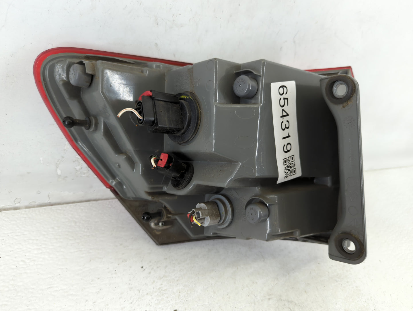 2015 Chrysler Chrysler R/t Tail Light Assembly Passenger Right OEM P/N:P68236104AB Fits OEM Used Auto Parts - Oemusedautopar