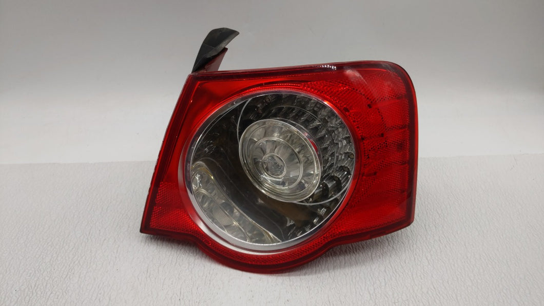 2006-2008 Volkswagen Passat Tail Light Assembly Passenger Right OEM P/N:ZSB 3C5.945.096 D ZSB 3C5.945.096J Fits 2006 2007 2008 OEM Used Auto Parts - Oemusedautoparts1.com