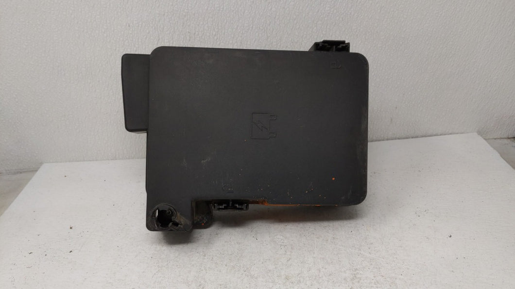 2016-2017 Chevrolet Equinox Fusebox Fuse Box Panel Relay Module P/N:23325532_01 22922727 Fits 2016 2017 OEM Used Auto Parts - Oemusedautoparts1.com